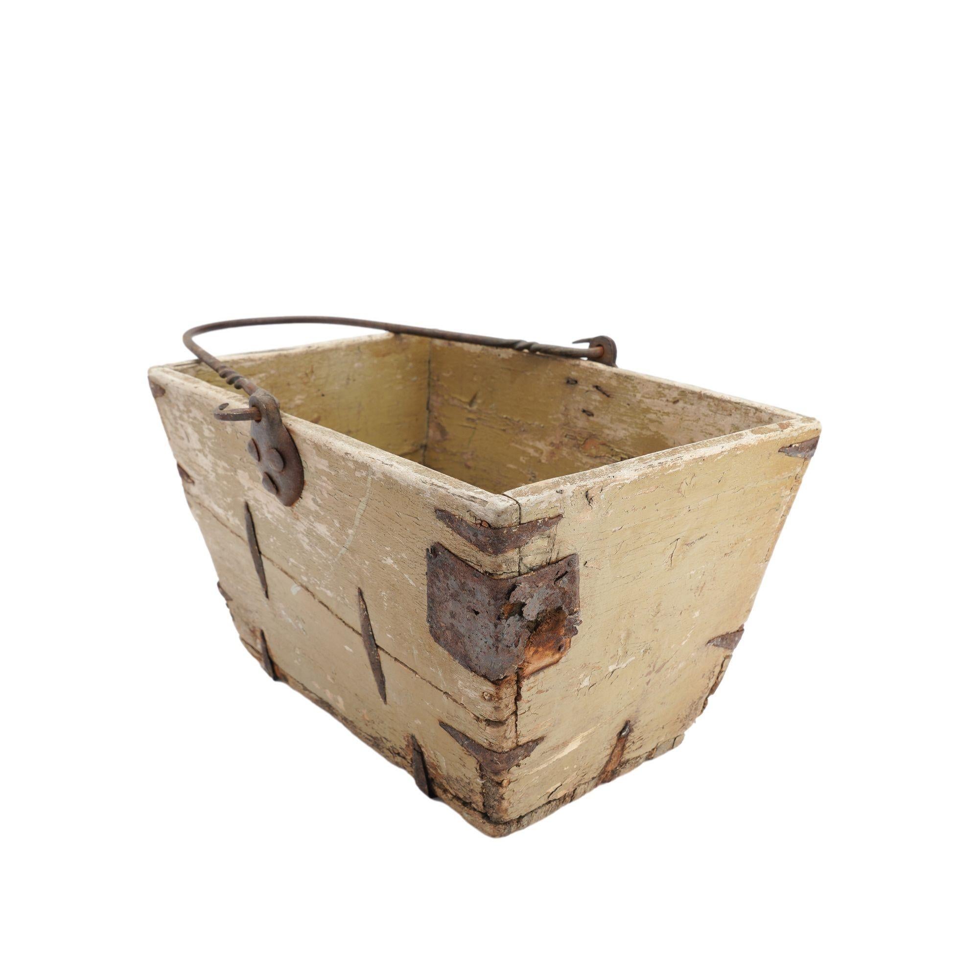 Iron Distressed French painted wood garden trug, 1880-1910 For Sale