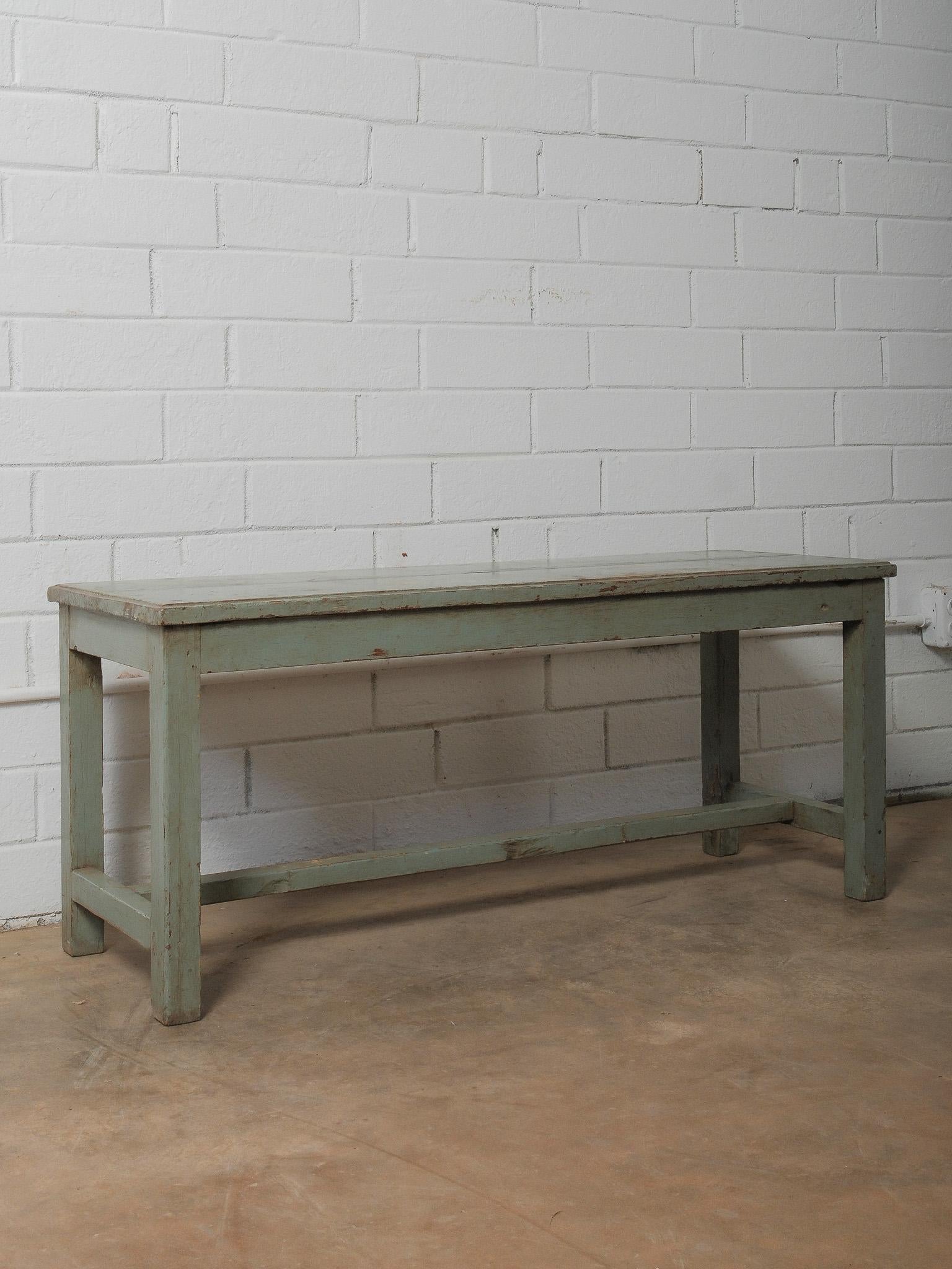 Rustico Distressed Green Wooden Bench with Weathered Patina in vendita