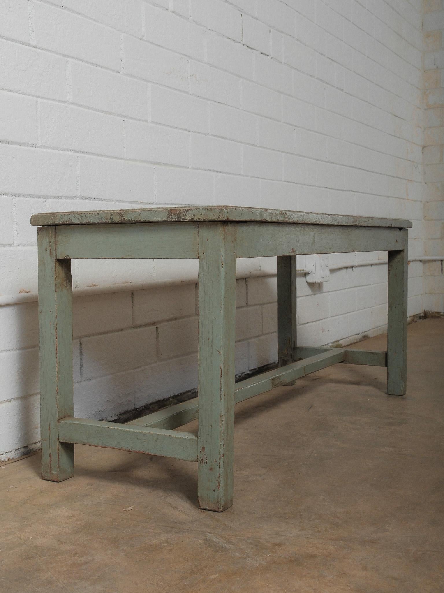 Dipinto Distressed Green Wooden Bench with Weathered Patina in vendita