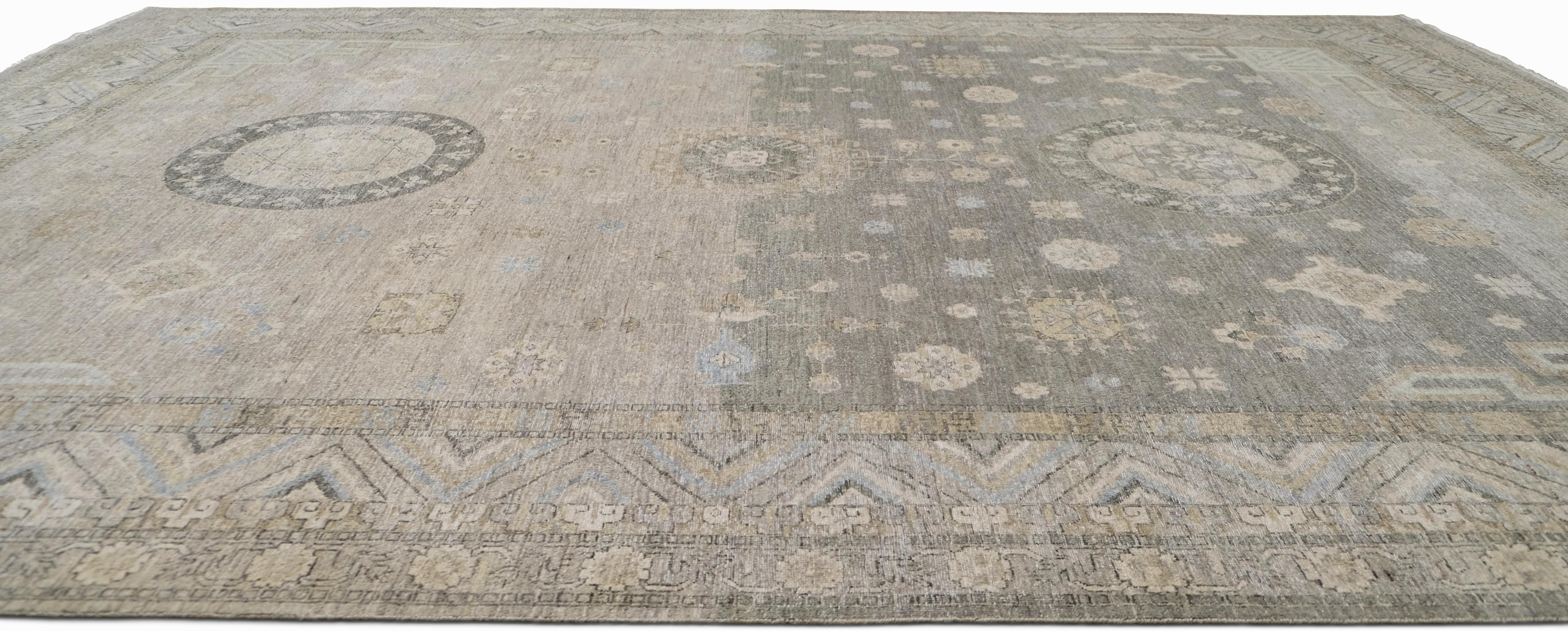Gemusterter Khoton-Wollteppich im Used-Look 9'8''x13'6'' (Indisch) im Angebot