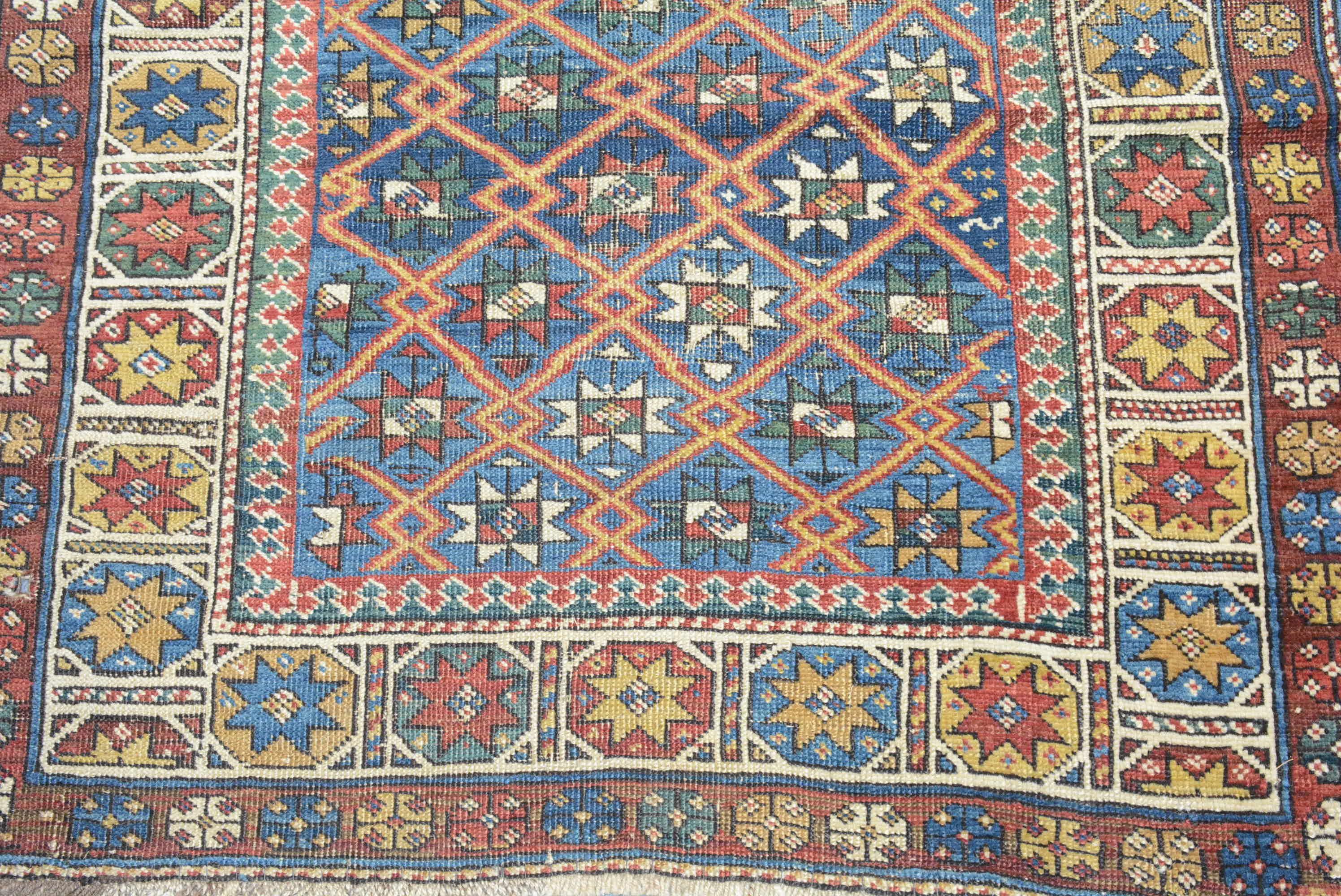 Kuba est le plus grand centre de tissage de tapis de la région du Caucase. Située dans le nord-est, près de la mer Caspienne, cette région est connue pour sa production de tapis à densité moyenne, avec des piles basses sur des fondations solides.