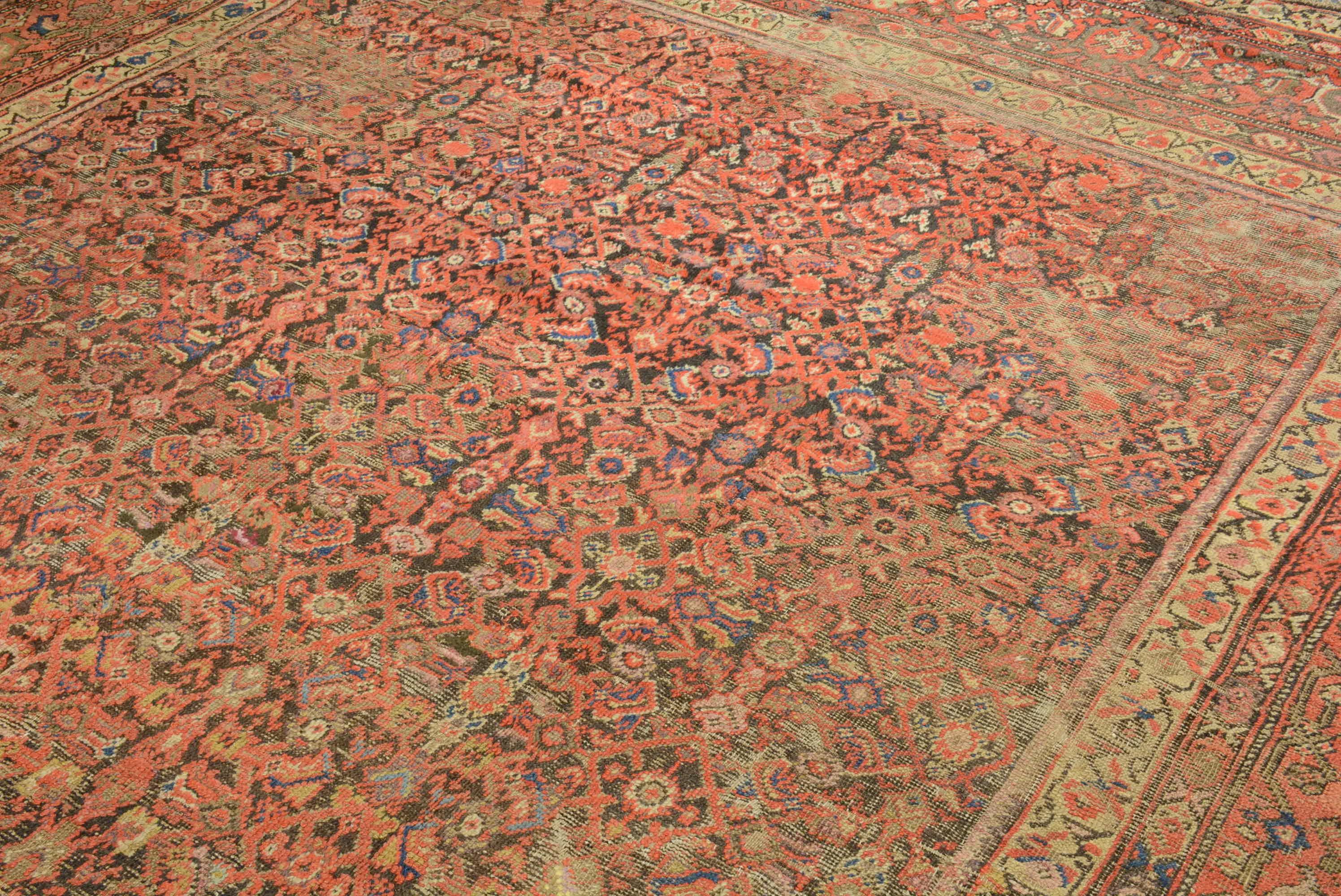 La provincia di Arak, nel nord della Persia, ha prodotto il maggior numero di tappeti di grandi dimensioni rispetto a qualsiasi altra provincia persiana. Chiamati così per la pianura di Fereghan, un'area di circa 1200 miglia quadrate a nord-est di
