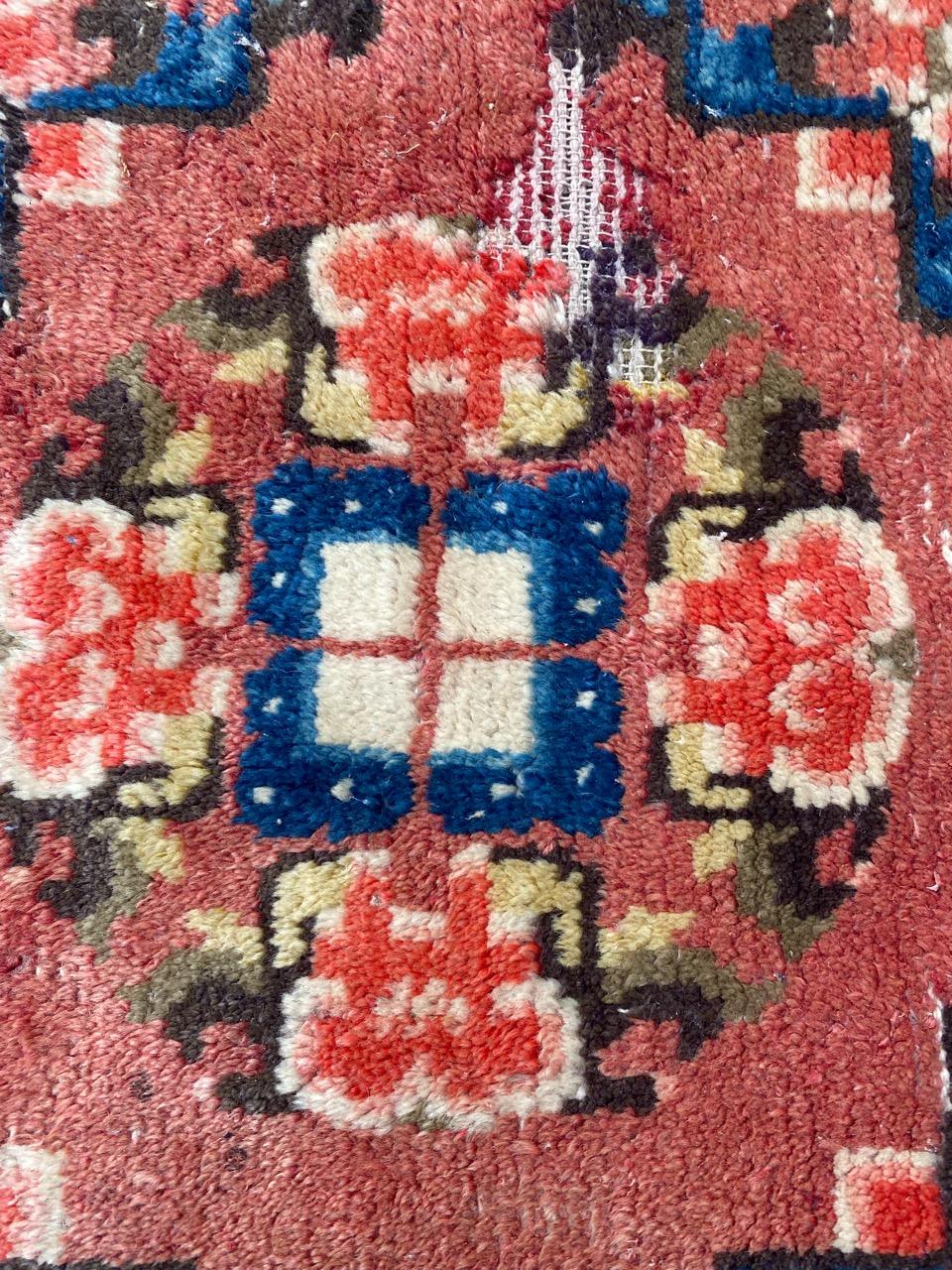 Bobyrug’s Distressed Little Antique Square Chinese Rug In Distressed Condition For Sale In Saint Ouen, FR