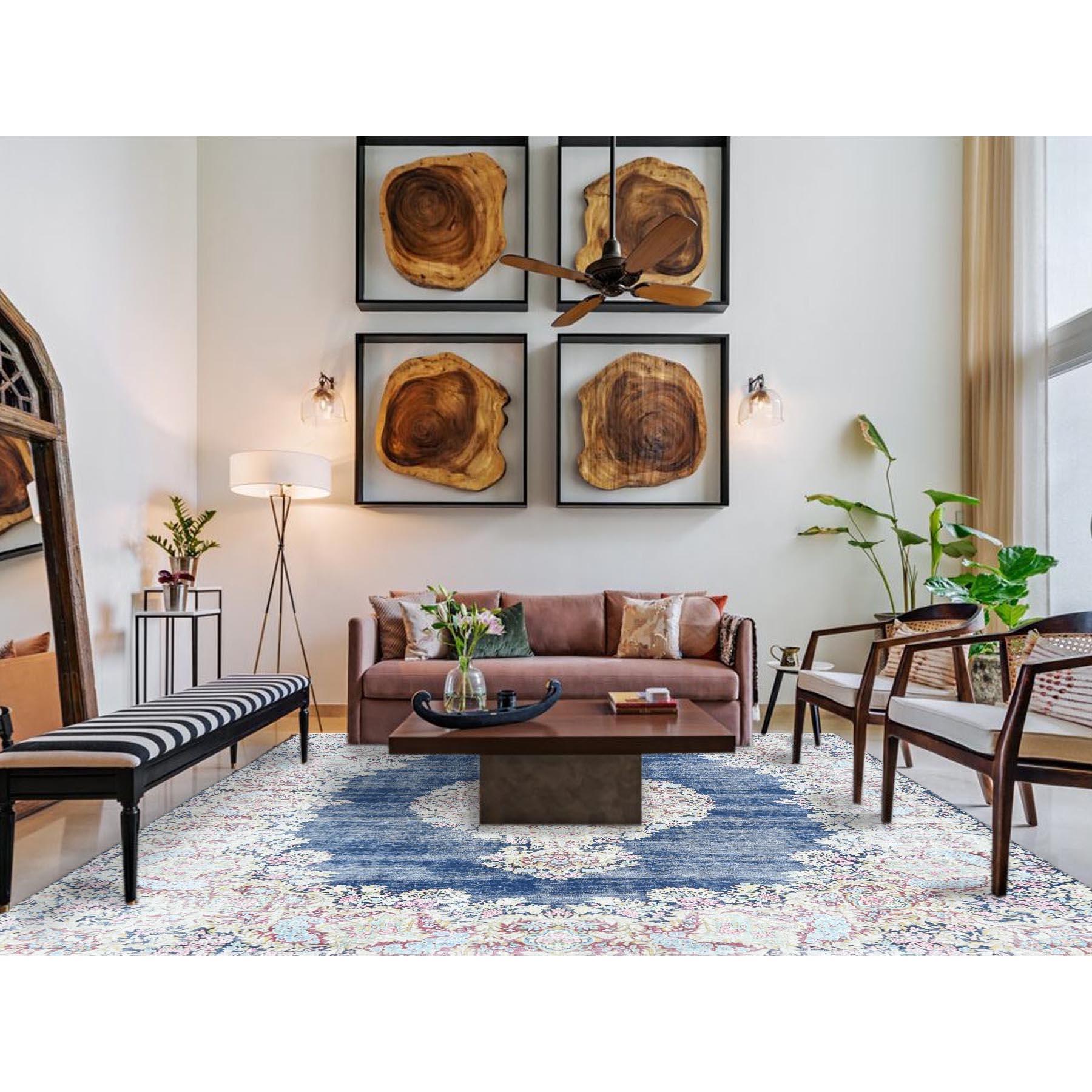 Ce fabuleux tapis noué à la main a été créé et conçu pour une résistance et une durabilité accrues. Ce tapis a été fabriqué à la main pendant des semaines selon la méthode traditionnelle qui est utilisée pour faire des
Taille exacte du tapis en