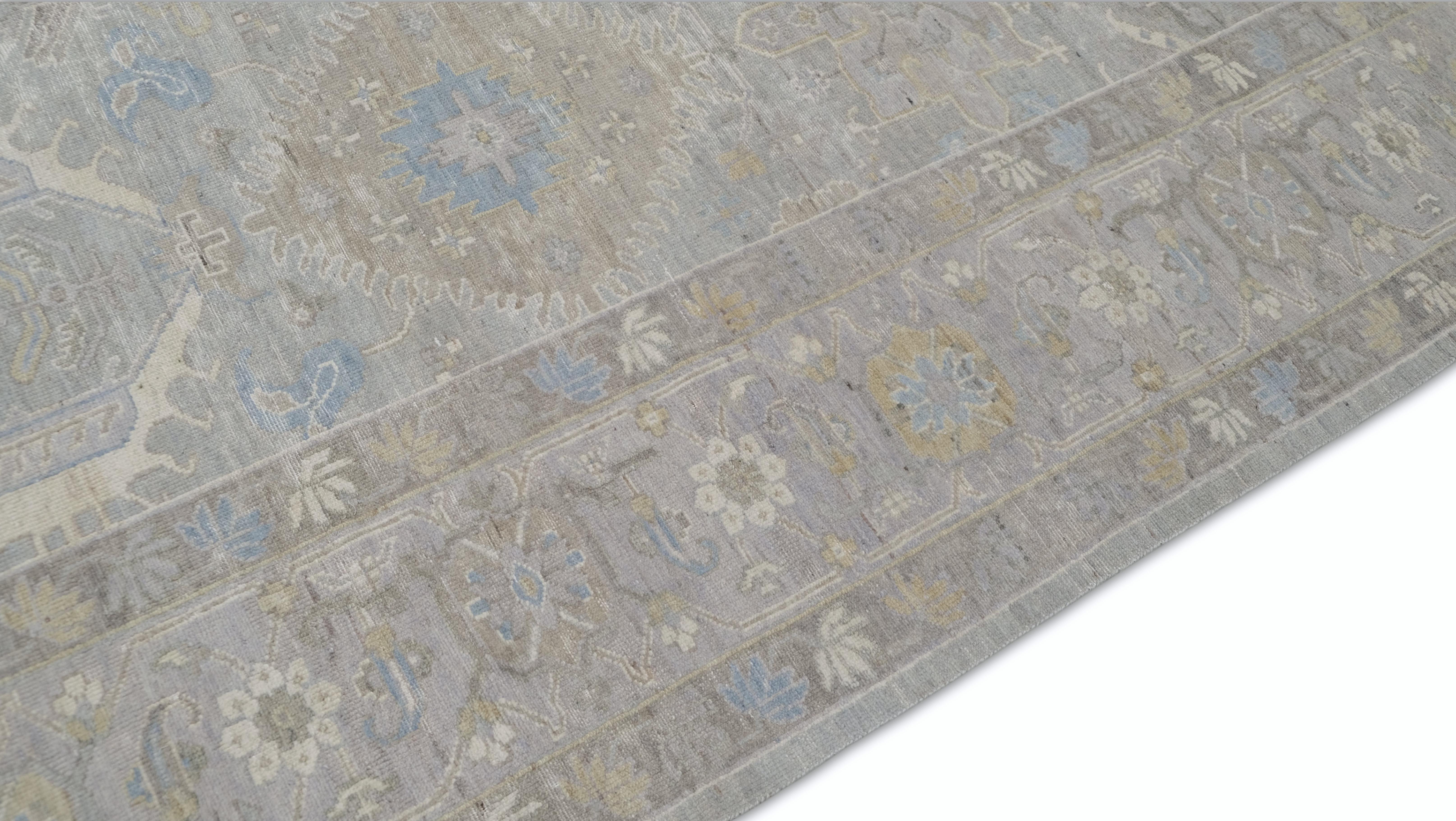 Gemusterter Mahal-Wollteppich in Neutralgrau im Used-Look 12'1''x14'6'' im Used-Look (21. Jahrhundert und zeitgenössisch) im Angebot
