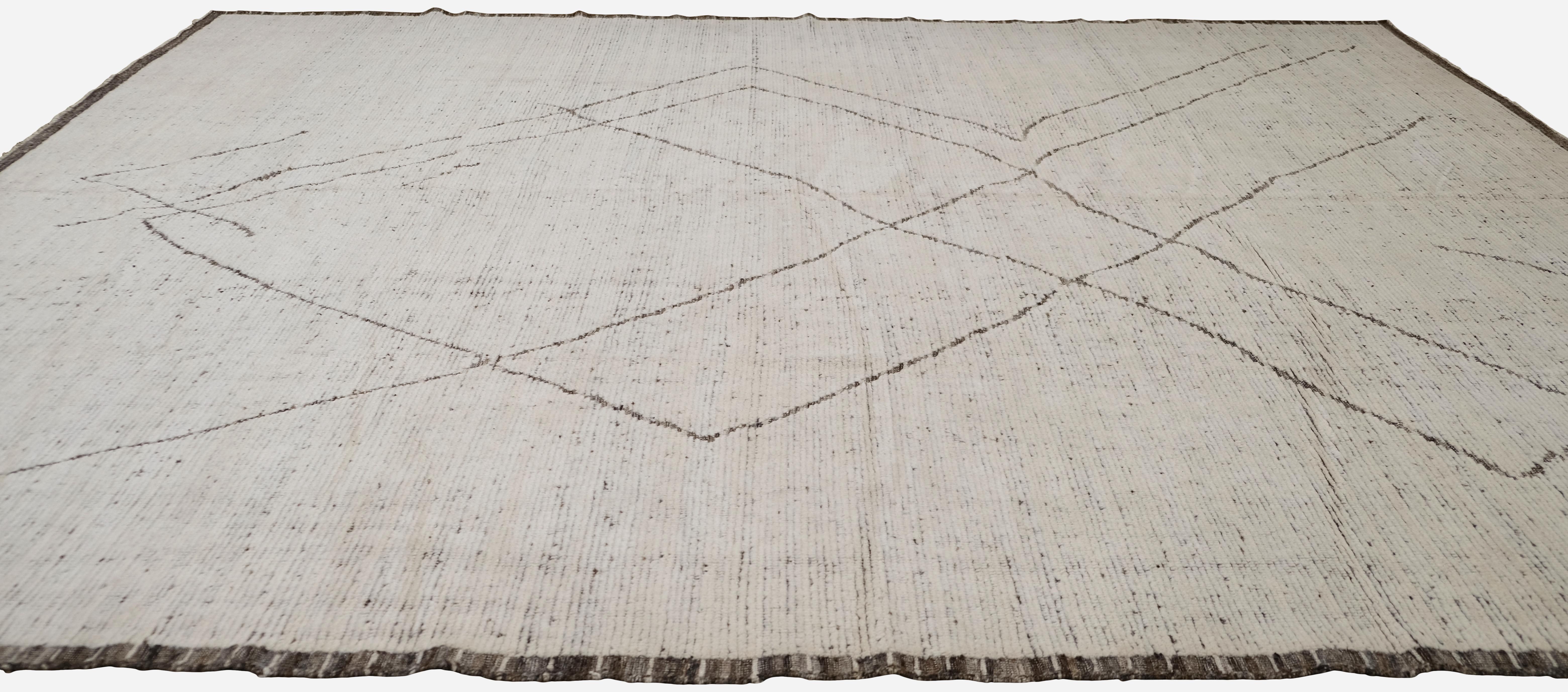 Noué à la main Tapis moderne marocain vieilli 10'4''x14' en vente