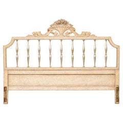 Tête de lit King Size sculptée et décorée de peinture vieillie
