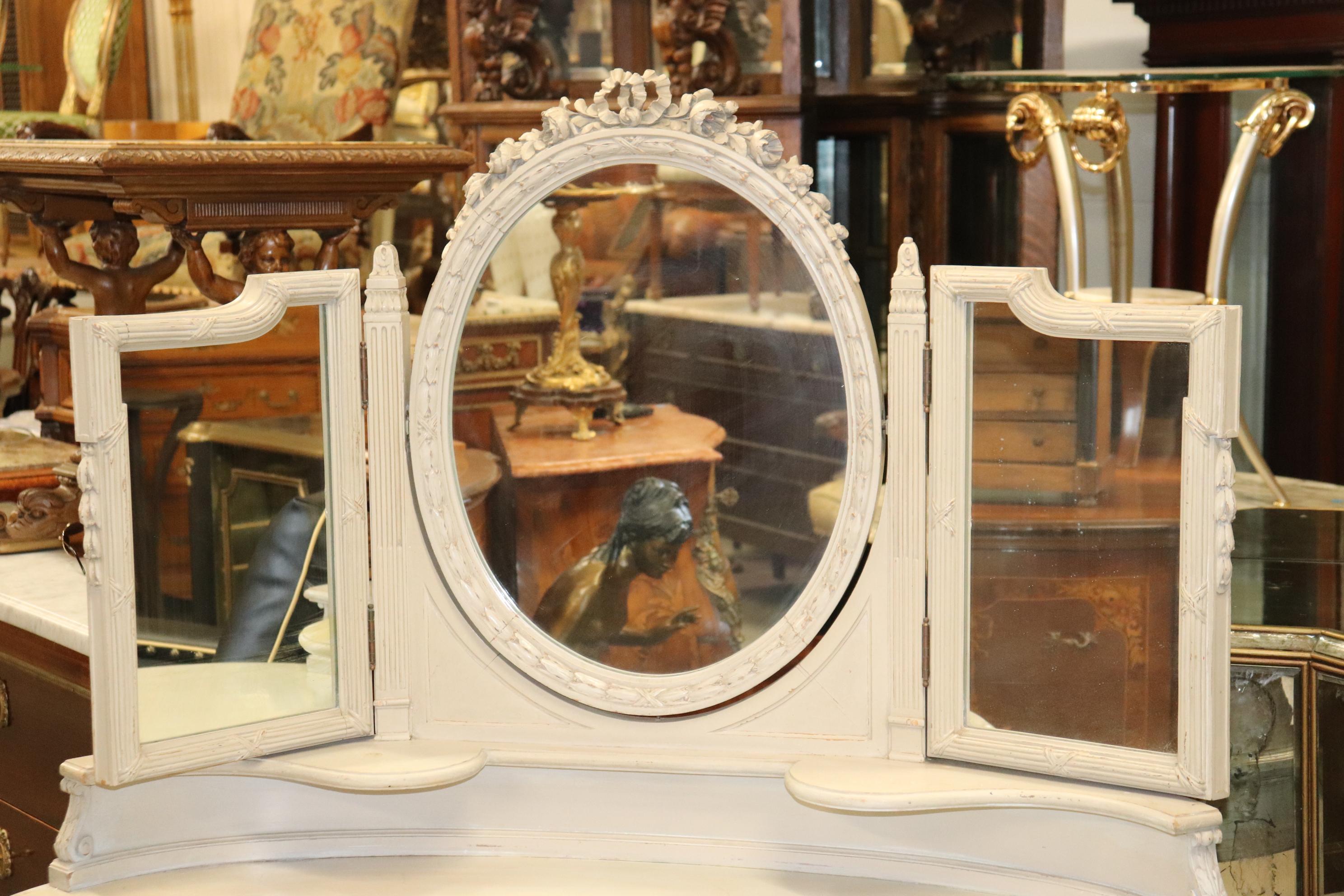 Distressed Painted French carved Ladies Louis XV Vanity Table with Mirrors  In Good Condition In Swedesboro, NJ