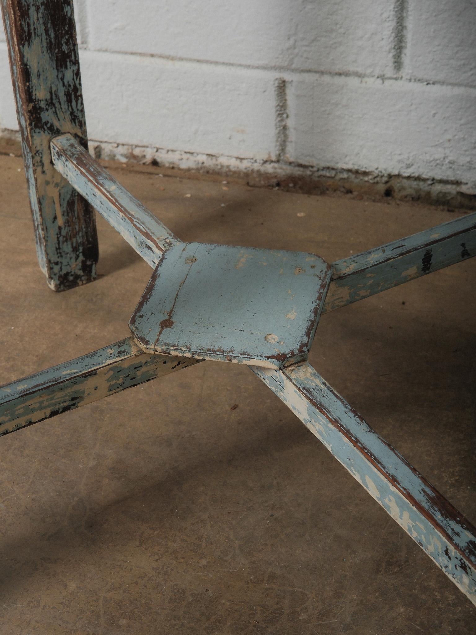 Peint Distressed Painted Wooden Accent Table with Weathered Blue Patina en vente