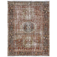 Persischer Karadjeh-Teppich im Used-Stil mit Medaillon und geometrischem Stammesmuster