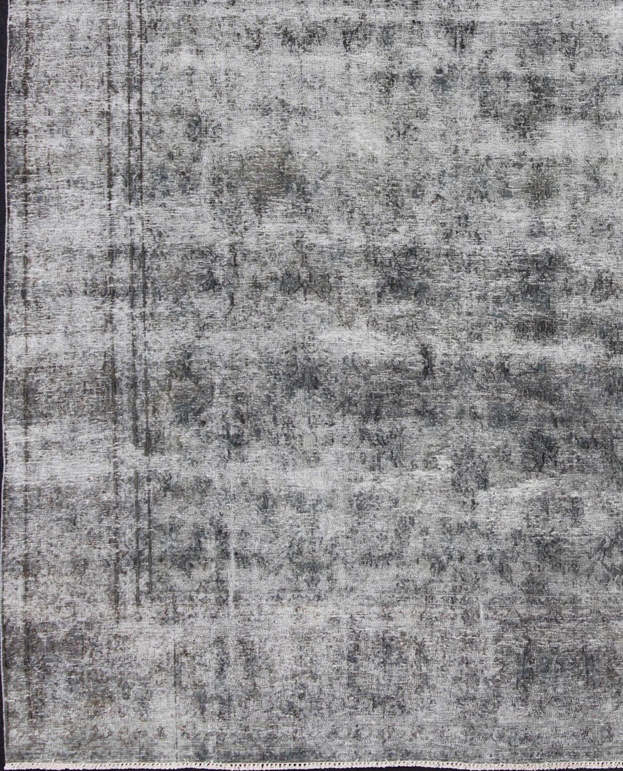 Distressed Persian rug with a modern design in gray background and midnight blue highlights, rug/crv-10046449, distressed Persian rug.
Measures: 9'4 x 12'6.