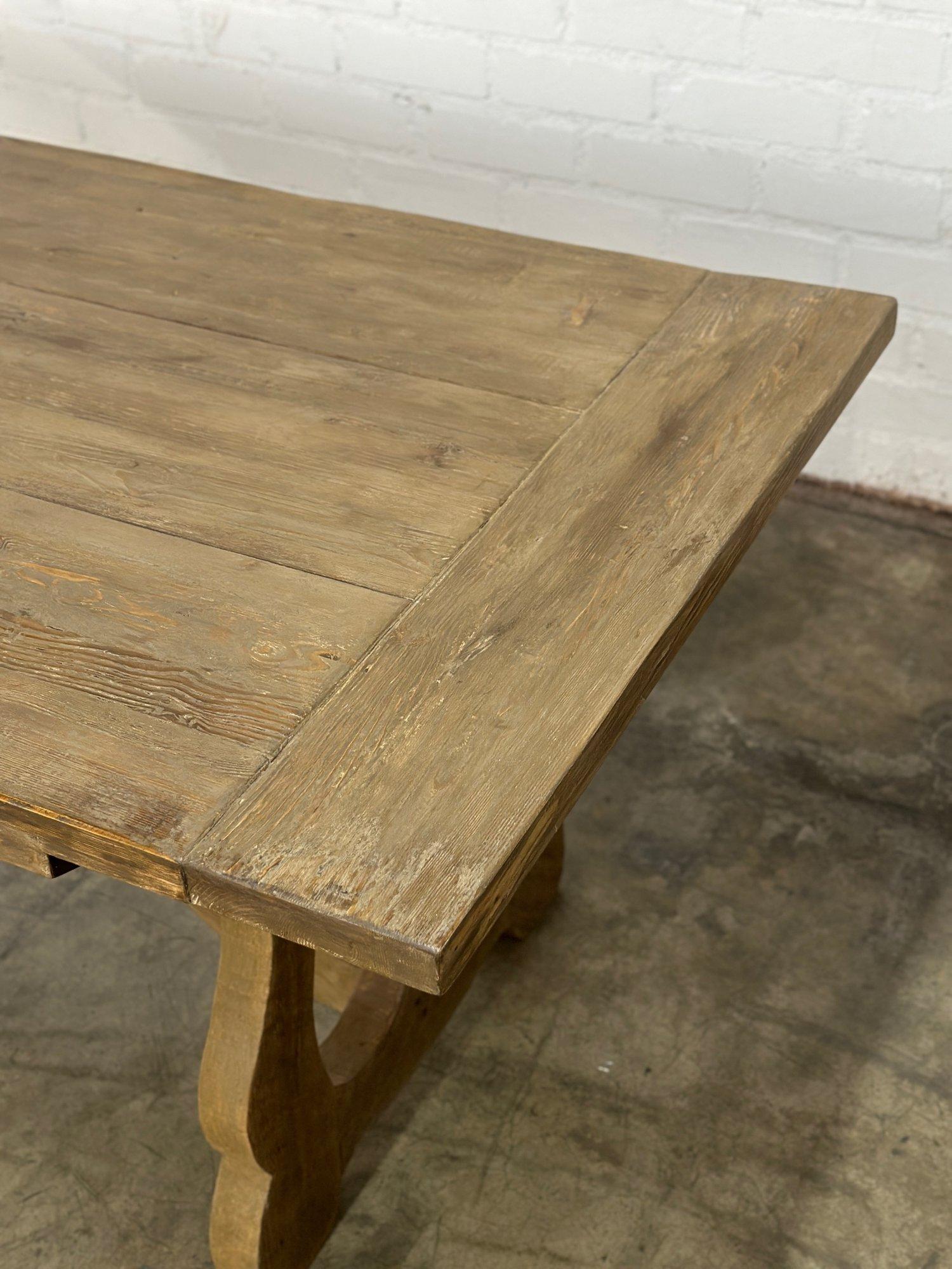 Distressed Reclaimed Pine Dining table In Good Condition For Sale In Los Angeles, CA