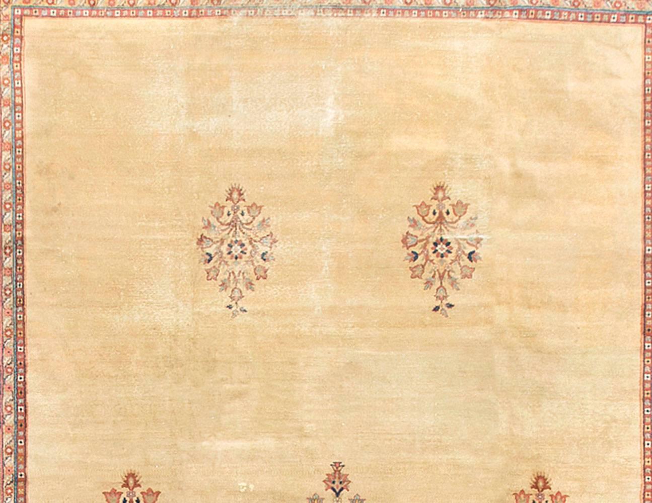Türkischer Vintage-Teppich im Used-Stil im Shabby-Chic-Stil im Zustand „Starke Gebrauchsspuren“ im Angebot in Secaucus, NJ