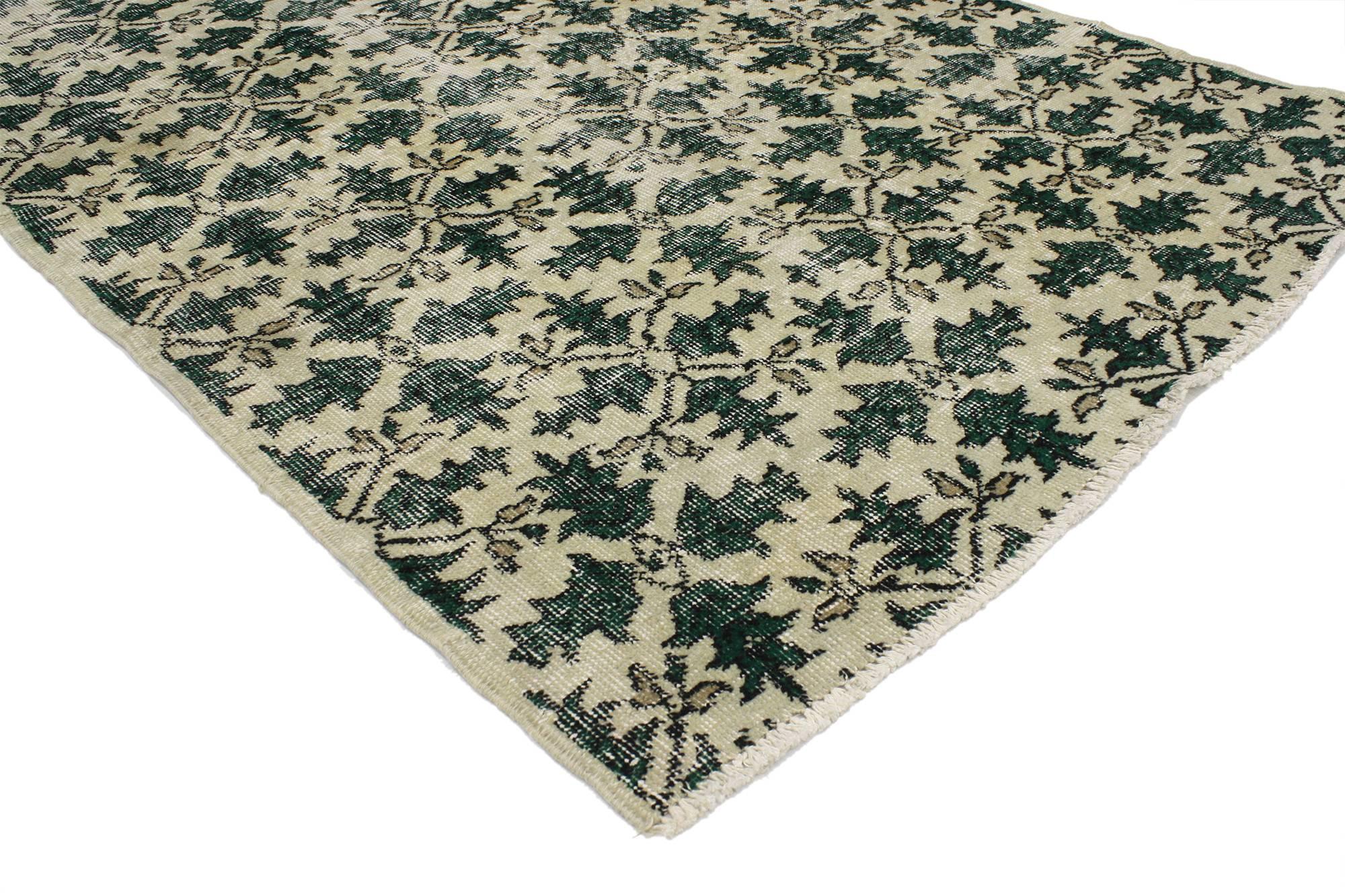 51938 Zeki Muren Türkischer Sivas-Teppich im rustikalen Landhausstil im Stil von 51938 im Used-Stil, 3,10 x 6,06 m. Dieser handgeknüpfte türkische Sivas-Teppich aus Wolle im rustikalen Landhausstil im Used-Stil zeichnet sich durch ein geometrisches