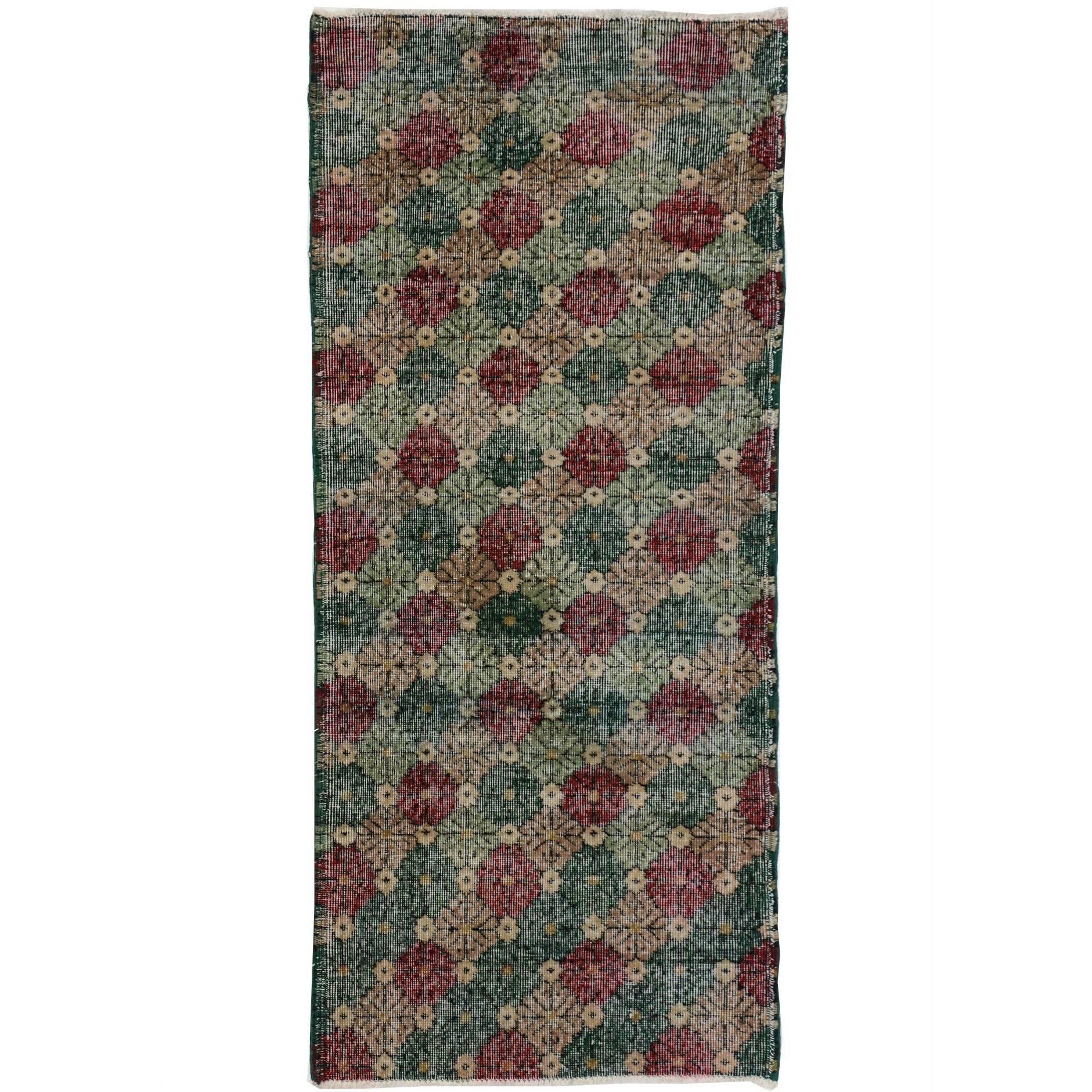 Distressed Turkish Sivas Accent Rug with Rustic English Traditional Style