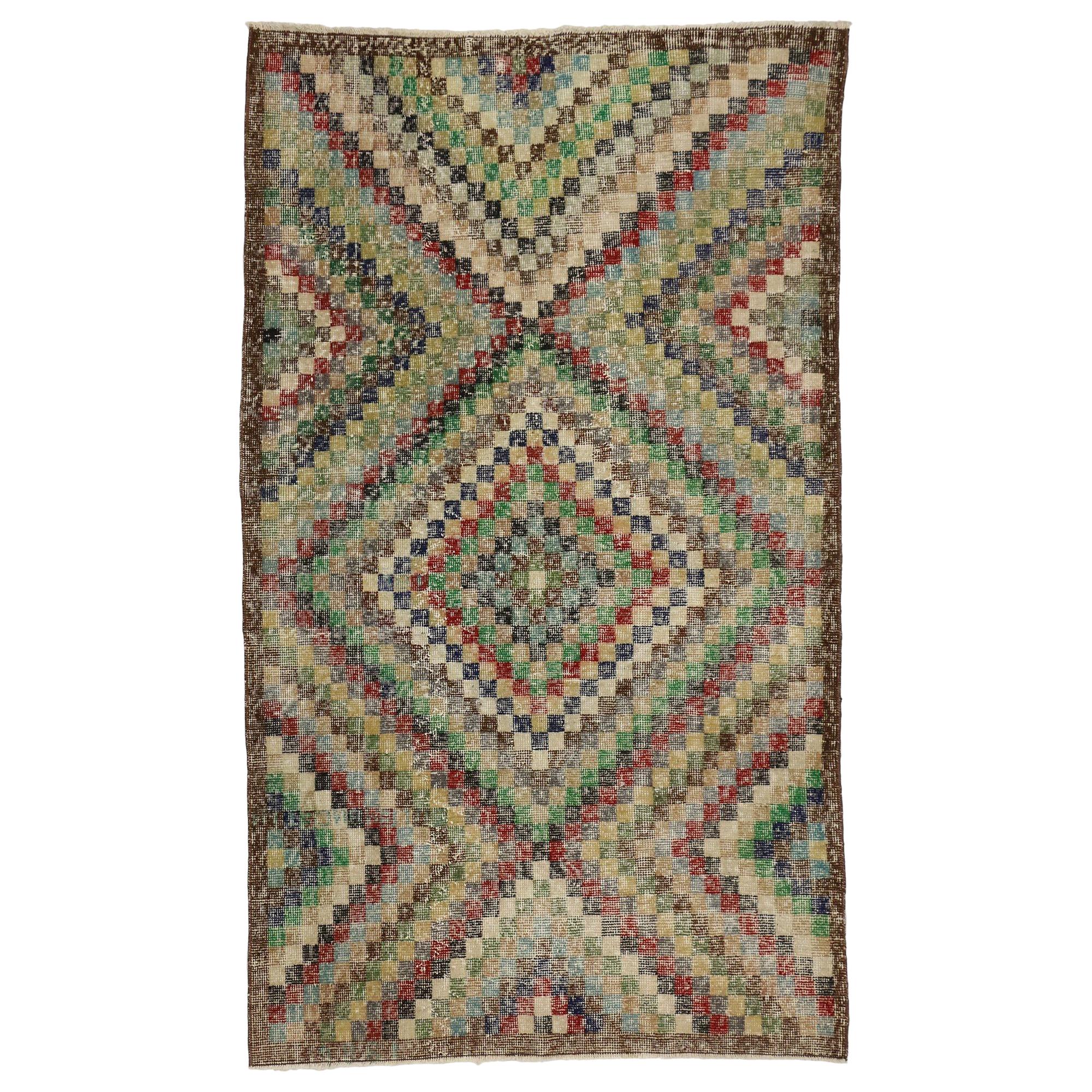 Sivas-Teppich im modernen industriellen Art-Déco-Stil, kariert, im Used-Stil im Angebot