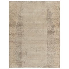 Tapis abstrait de style vieilli à motifs beige-brun et gris par Rug & Kilim 