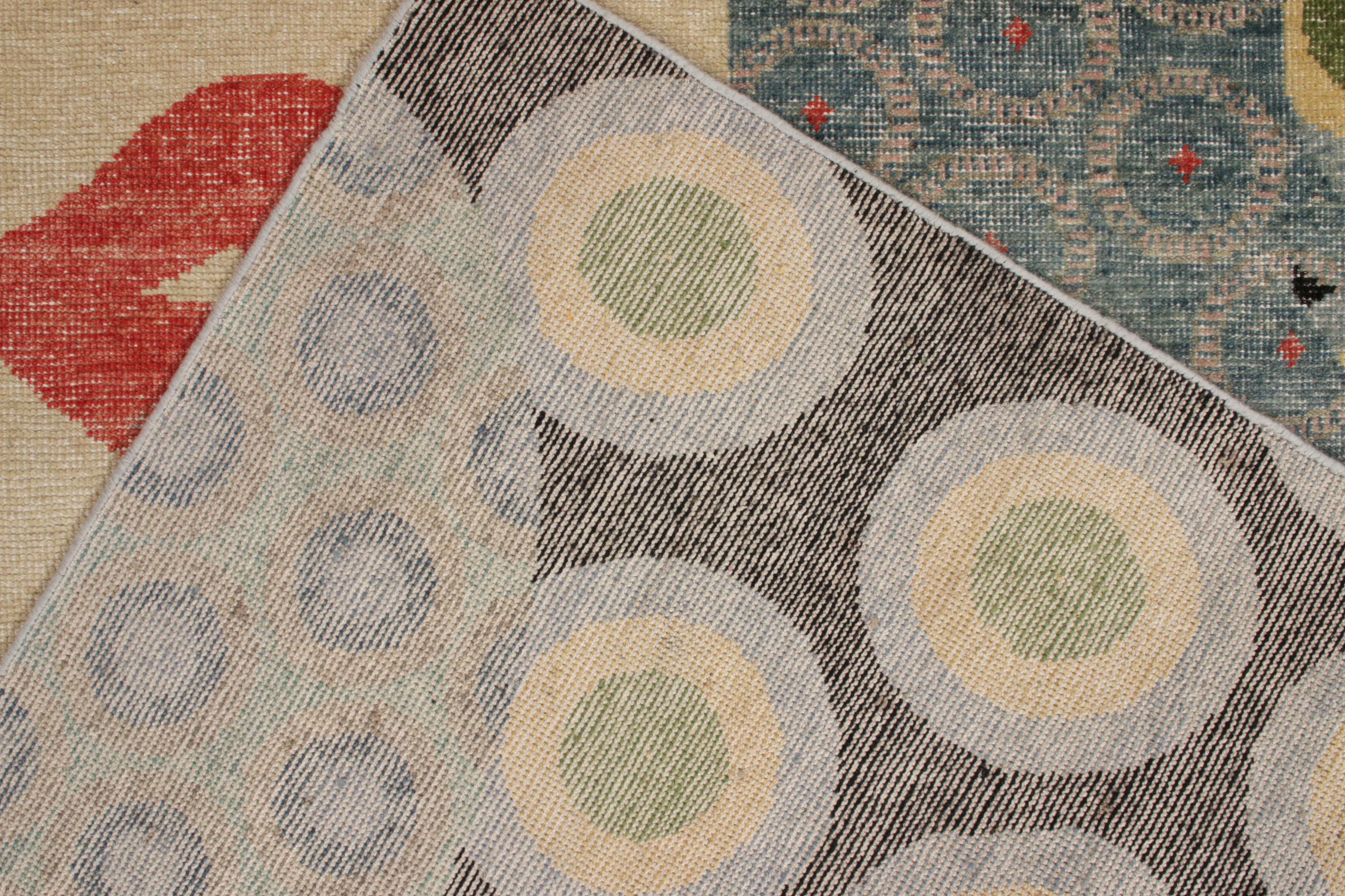 Alfombra pictórica personalizada estilo envejecido de Rug & Kilim, azul, diseño de perfil negro en Nuevo estado para la venta en Long Island City, NY