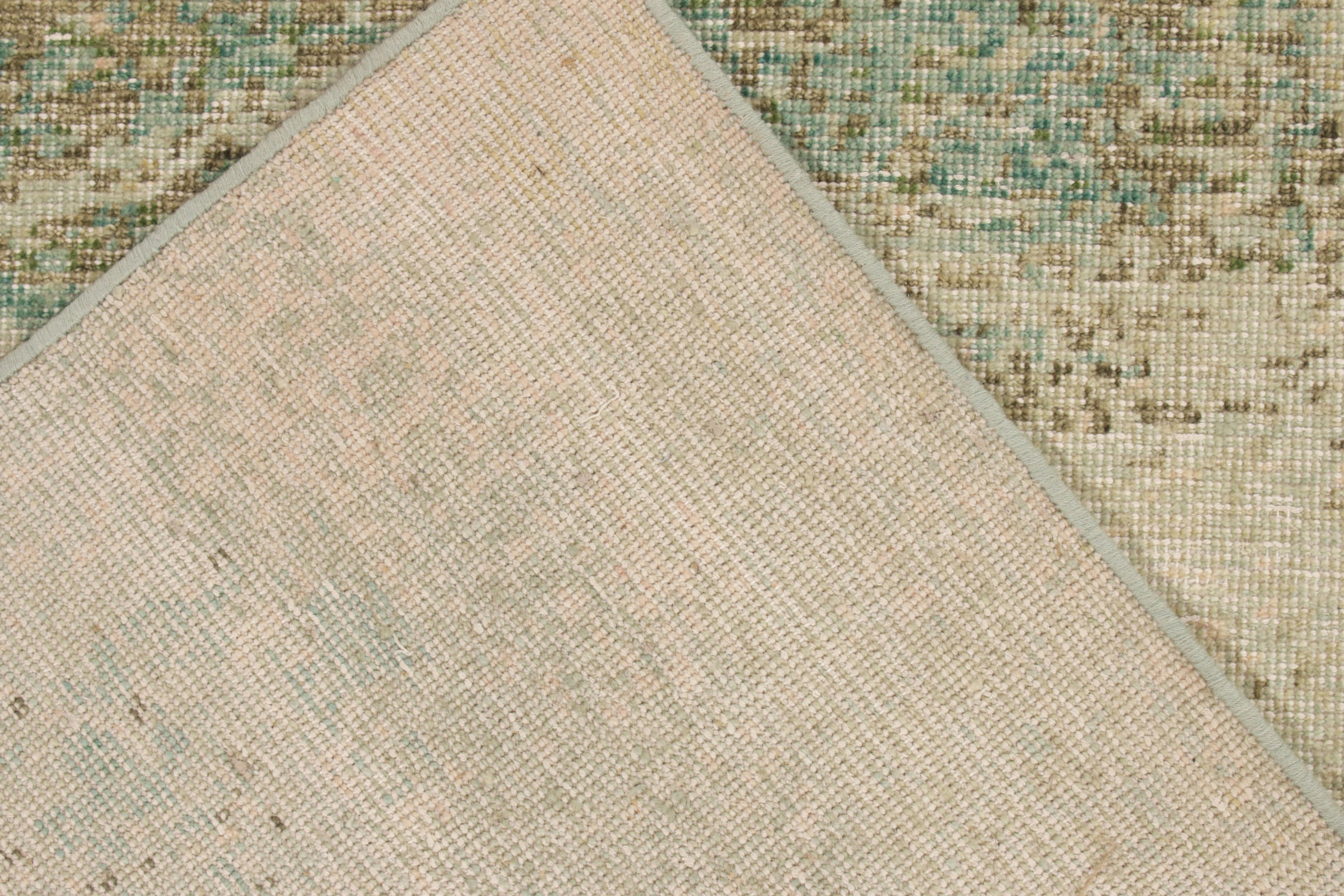 Moderner Teppich im Stil von Teppich & Kelim im Used-Stil in Blau, Beige-Braun mit abstraktem Muster im Zustand „Neu“ im Angebot in Long Island City, NY
