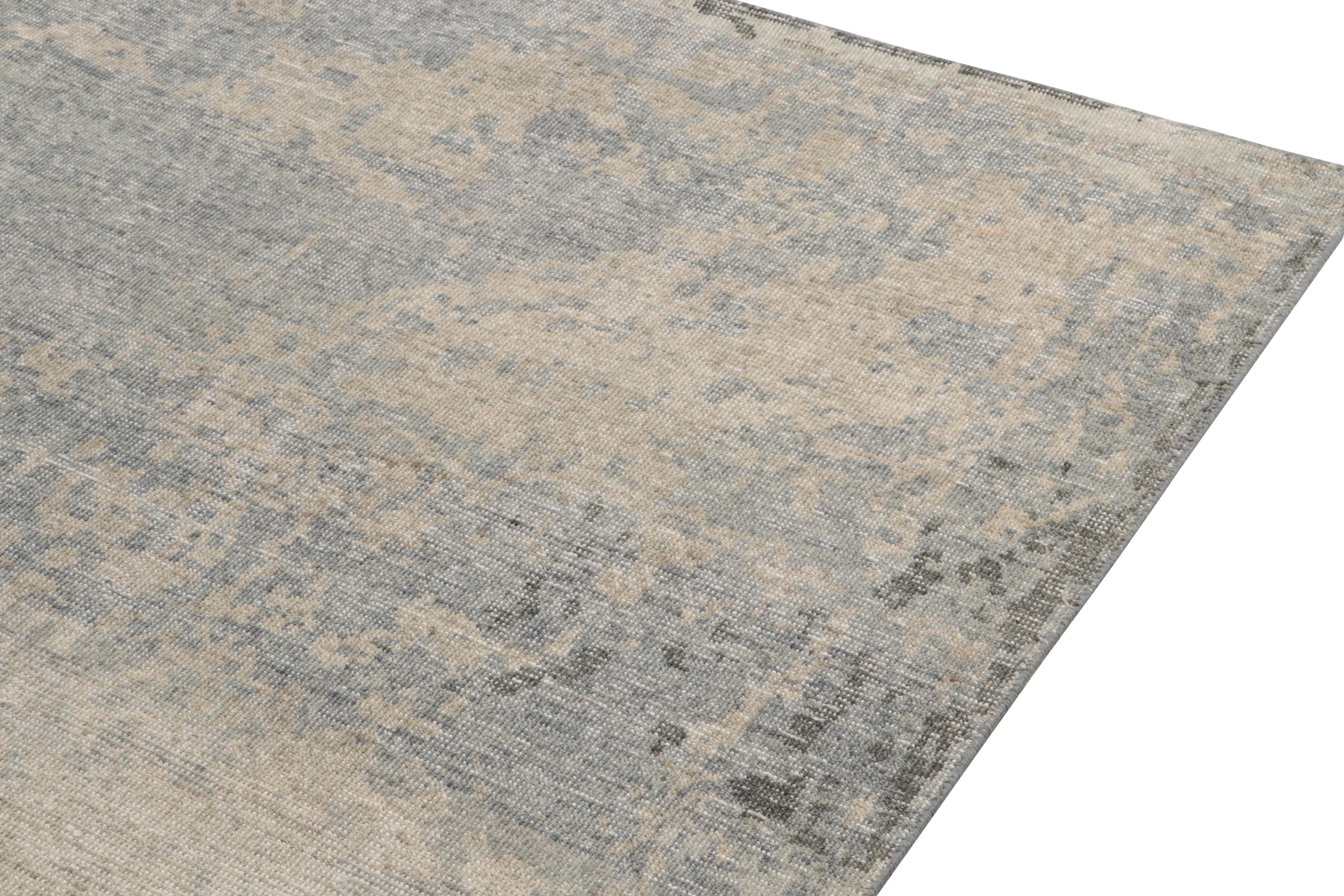 Annodato a mano Rug & Kilim's Distressed Style Modern Rug in Gray, Blue, Beige Abstract Pattern in vendita
