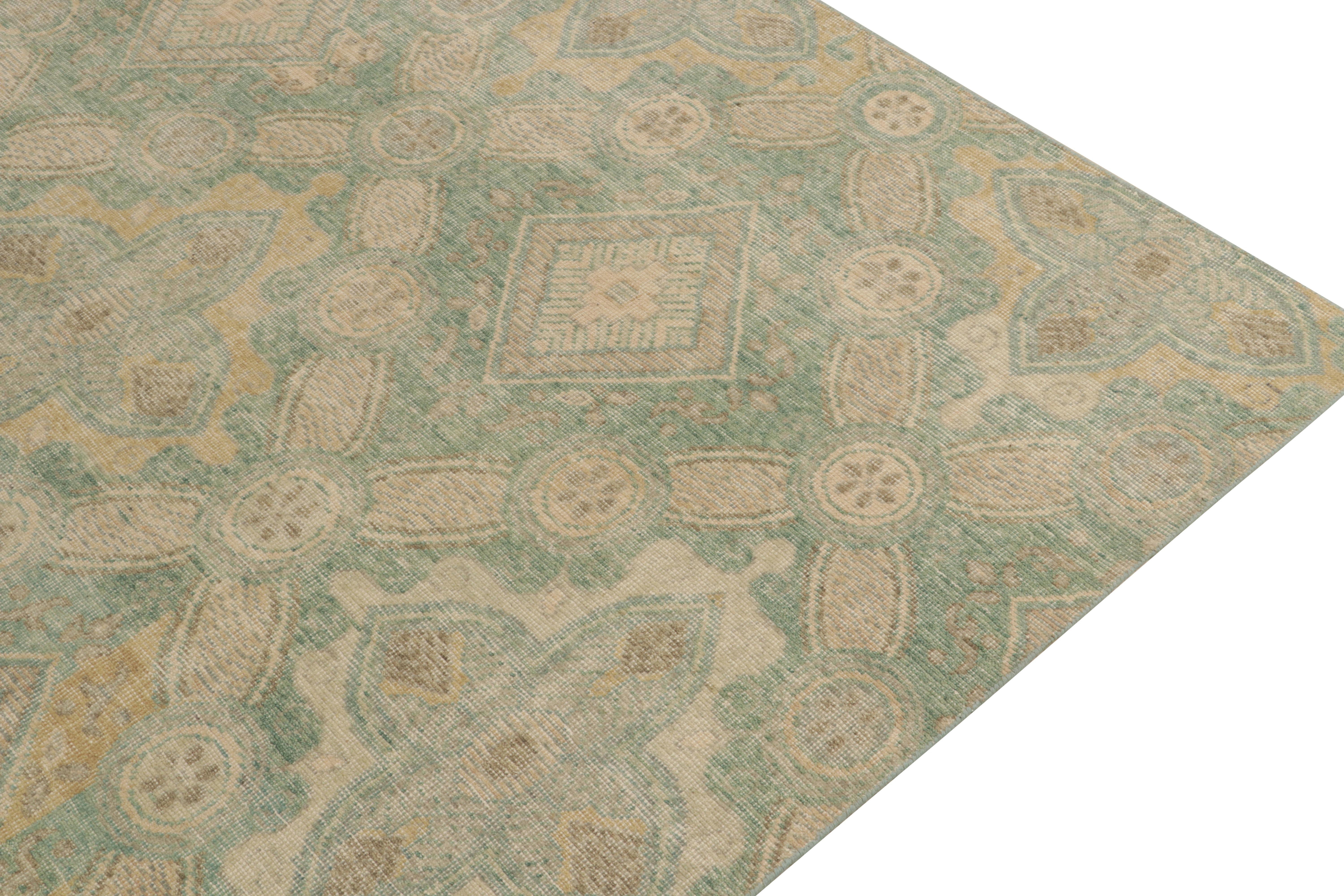 Annodato a mano Tappeto in stile degradato con motivo deco blu e oro di Rug & Kilim in vendita