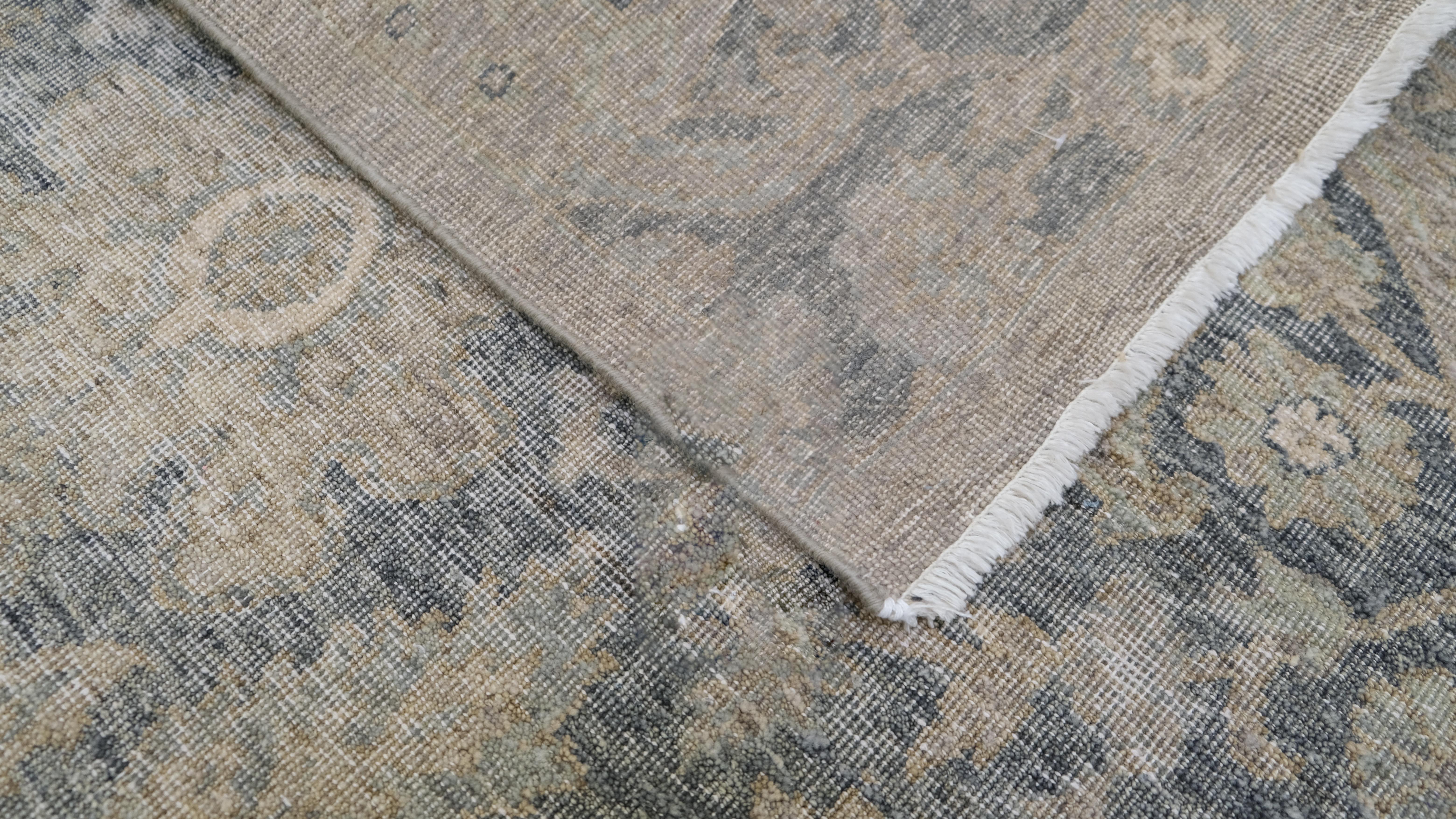 Tapis traditionnel en laine vieilli à motifs floraux 7'10''x9'8'' en vente 2