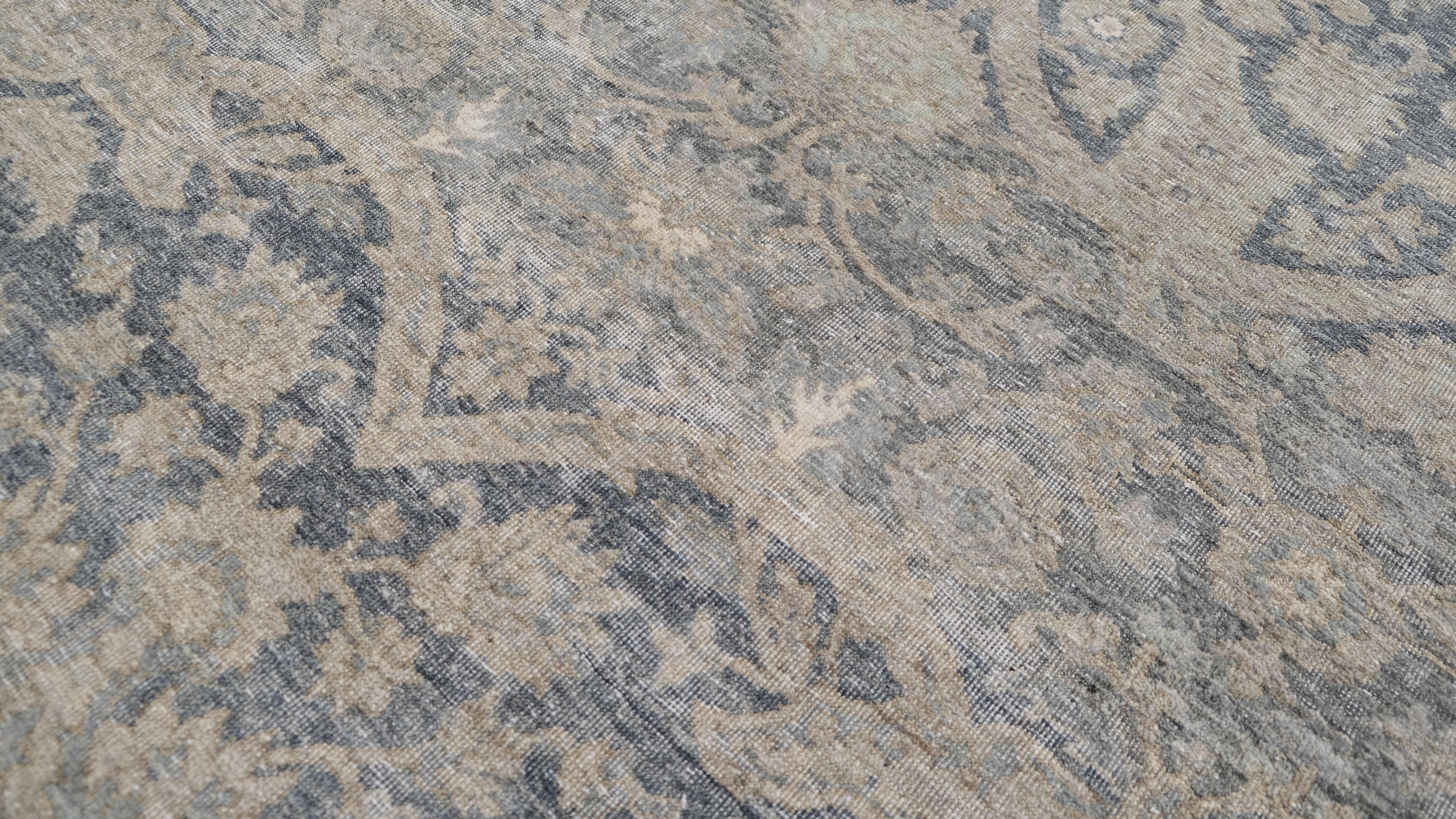 Laine Tapis traditionnel en laine vieilli à motifs floraux 7'10''x9'8'' en vente