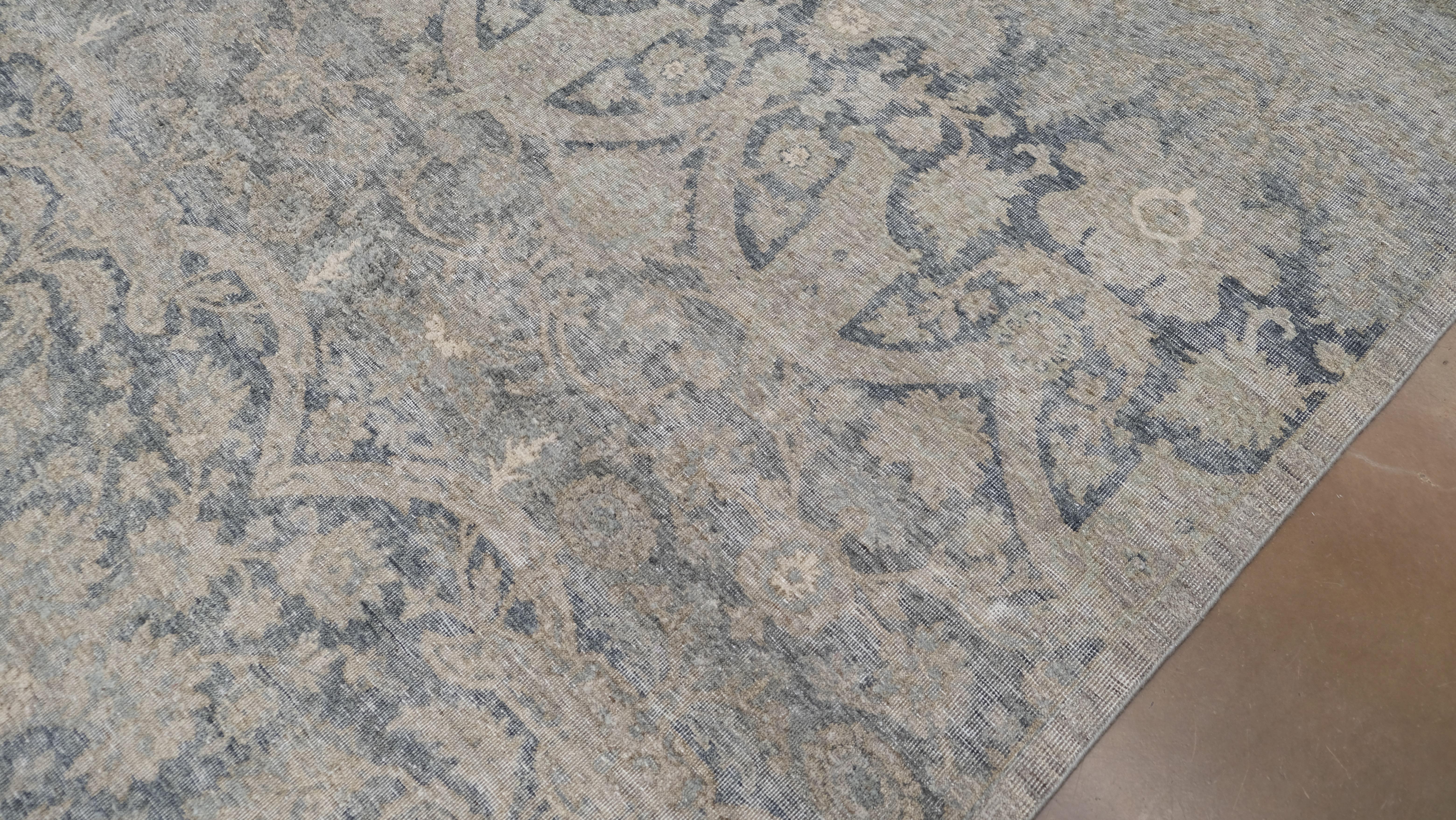 Tapis traditionnel en laine vieilli à motifs floraux 7'10''x9'8'' en vente 1