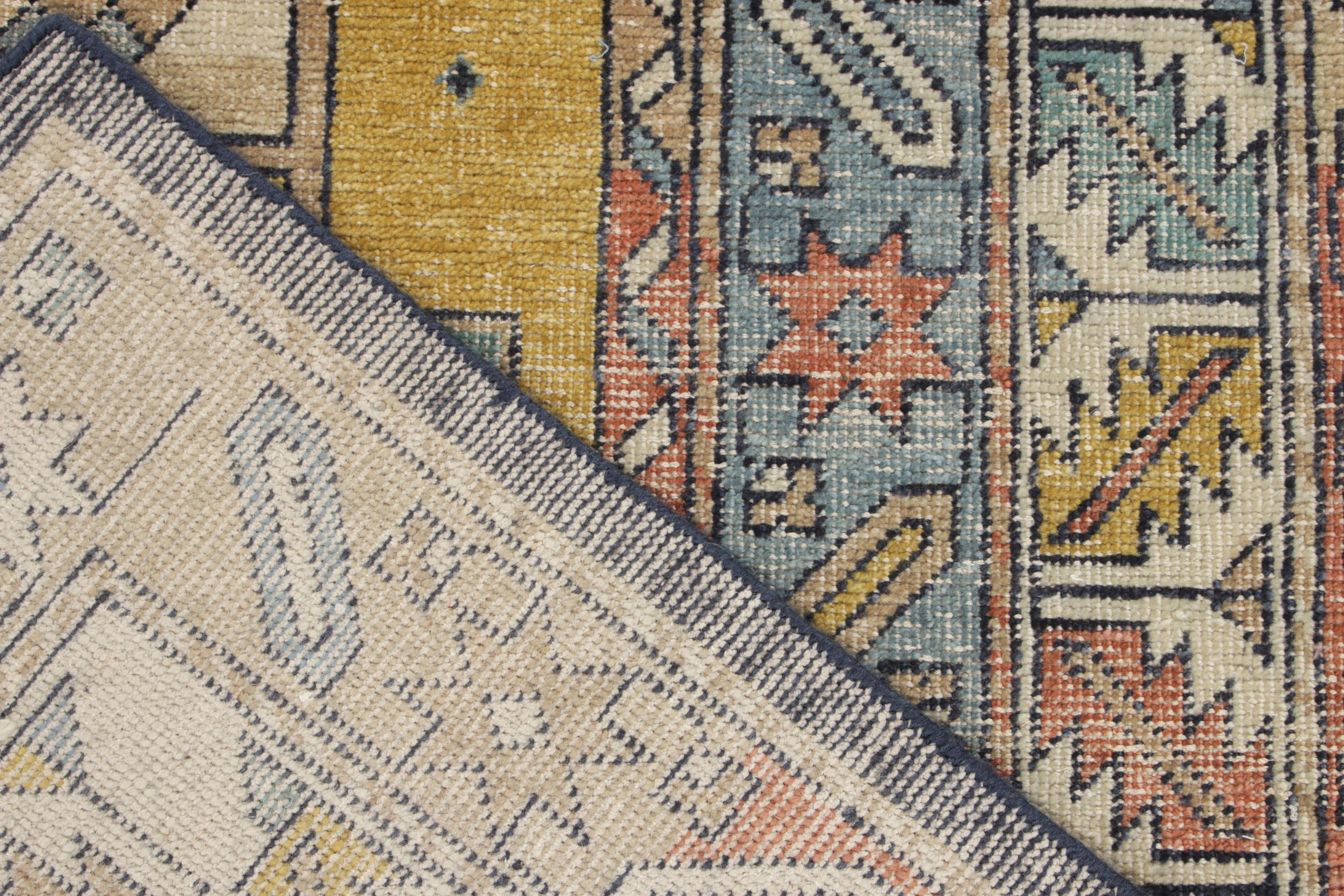 Alfombra de estilo tribal desgastada de Rug & Kilim con estampado geométrico azul y amarillo en Nuevo estado para la venta en Long Island City, NY