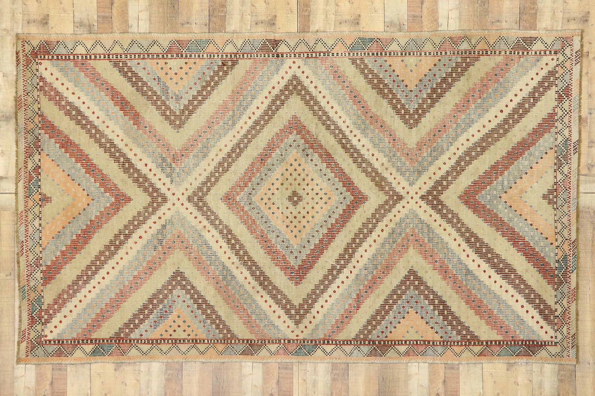 Tapis Kilim turc vieilli à tissage plat avec style Boho Chic moderne du sud-ouest en vente 2