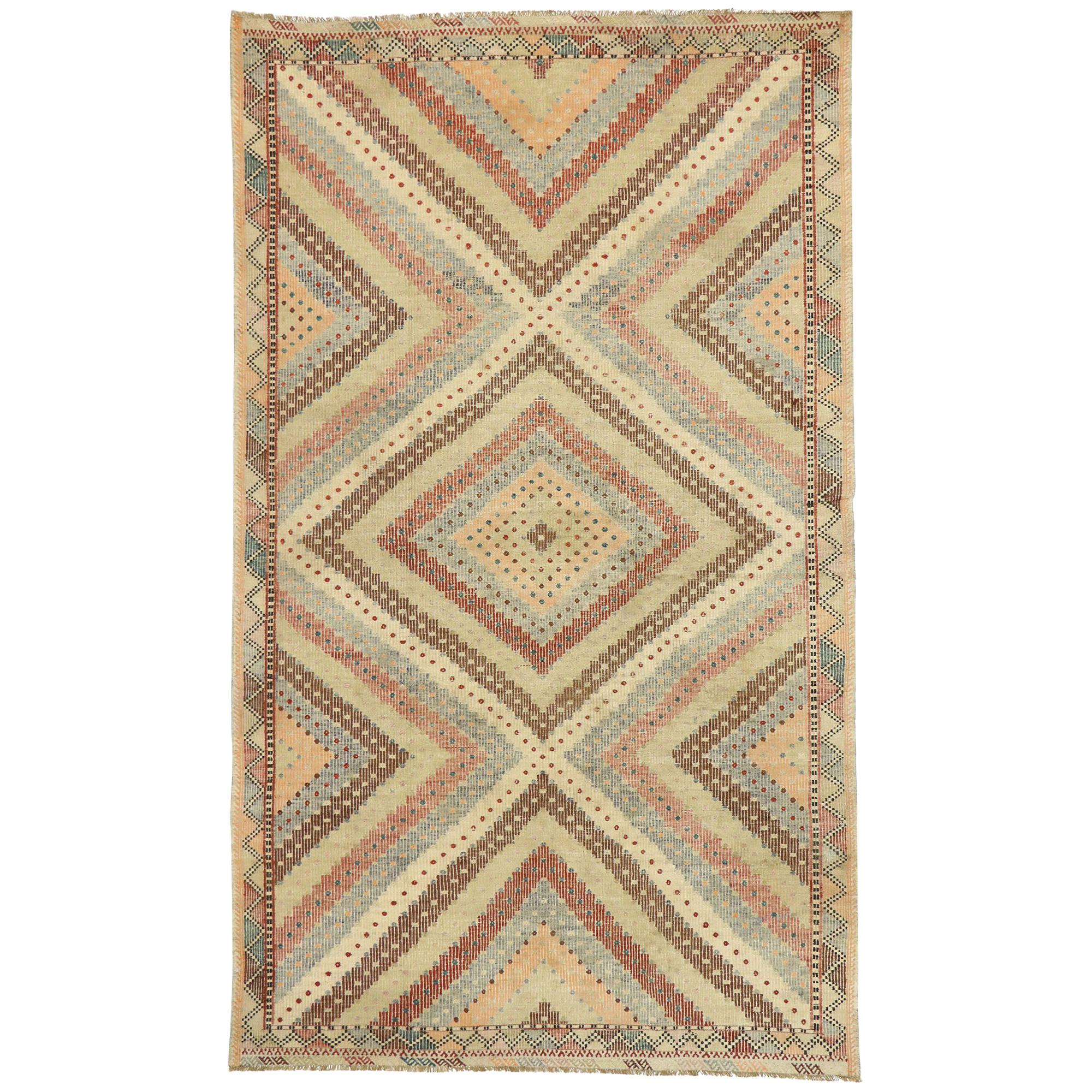 Tapis Kilim turc vieilli à tissage plat avec style Boho Chic moderne du sud-ouest en vente