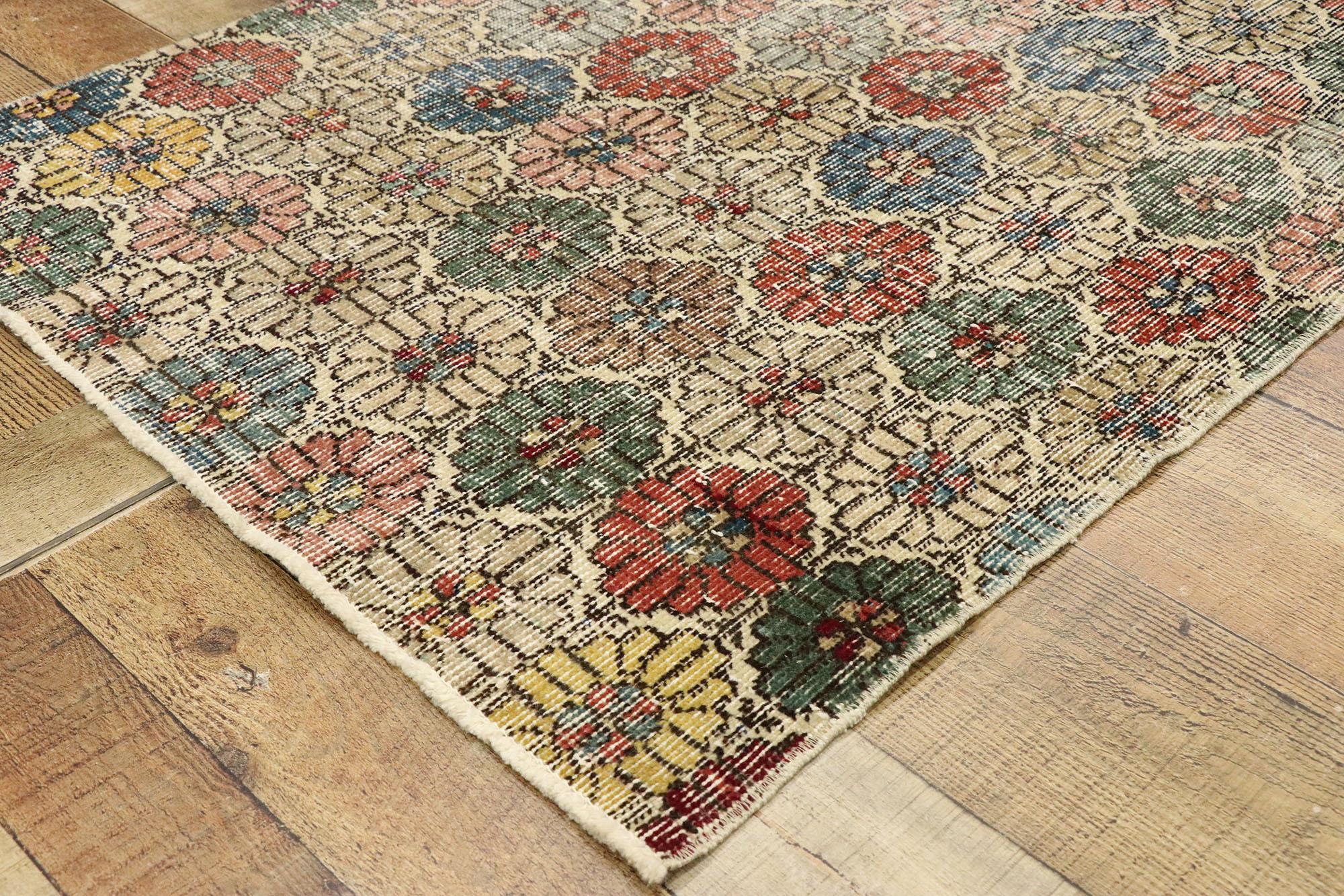 Türkischer Sivas-Akzent-Teppich im rustikalen englischen Traditionsstil im Used-Stil, im Used-Stil (20. Jahrhundert) im Angebot