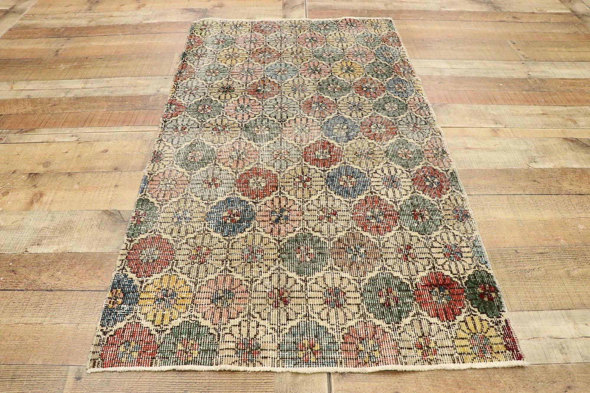 Türkischer Sivas-Akzent-Teppich im rustikalen englischen Traditionsstil im Used-Stil, im Used-Stil (Wolle) im Angebot