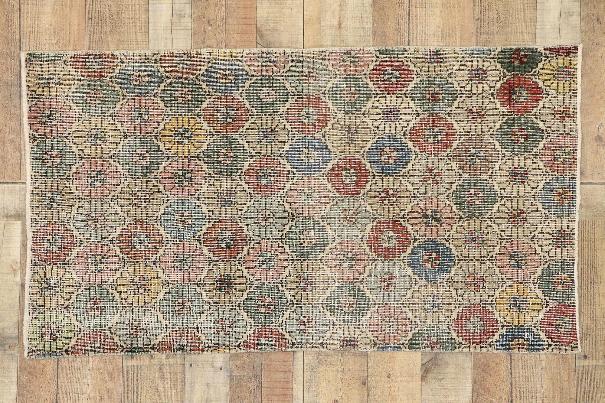 Türkischer Sivas-Akzent-Teppich im rustikalen englischen Traditionsstil im Used-Stil, im Used-Stil im Angebot 1
