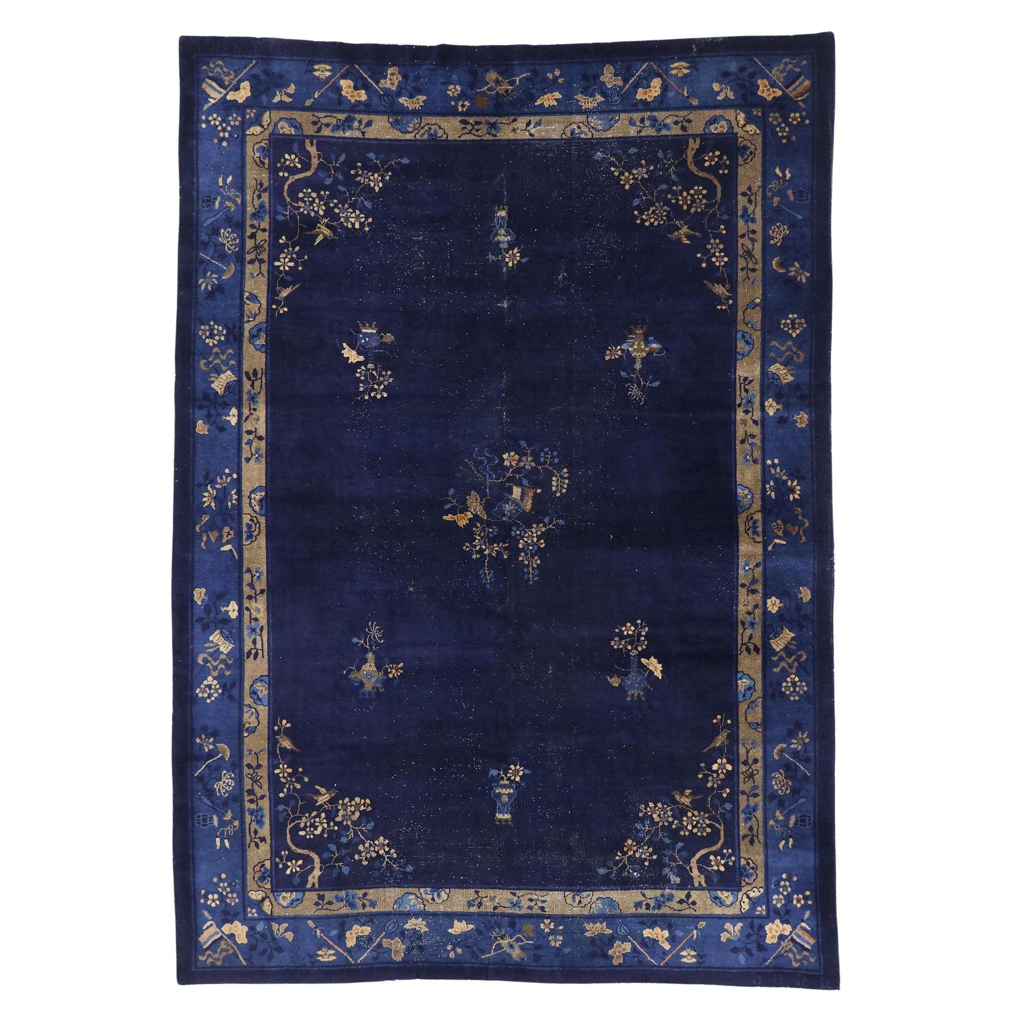 Tapis chinois Pékin vintage vieilli en mauvais état avec style Art déco en vente