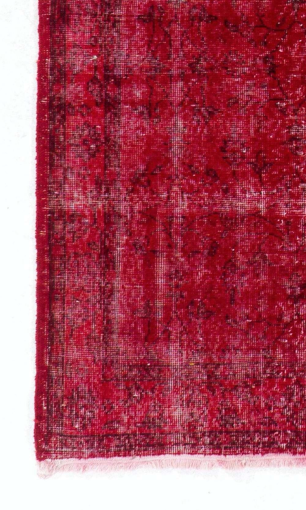4x7 ft Vintage Handmade Turkish Accent Rug in Red, Ideal for Modern Interiors In Good Condition In Spring Valley, NY
