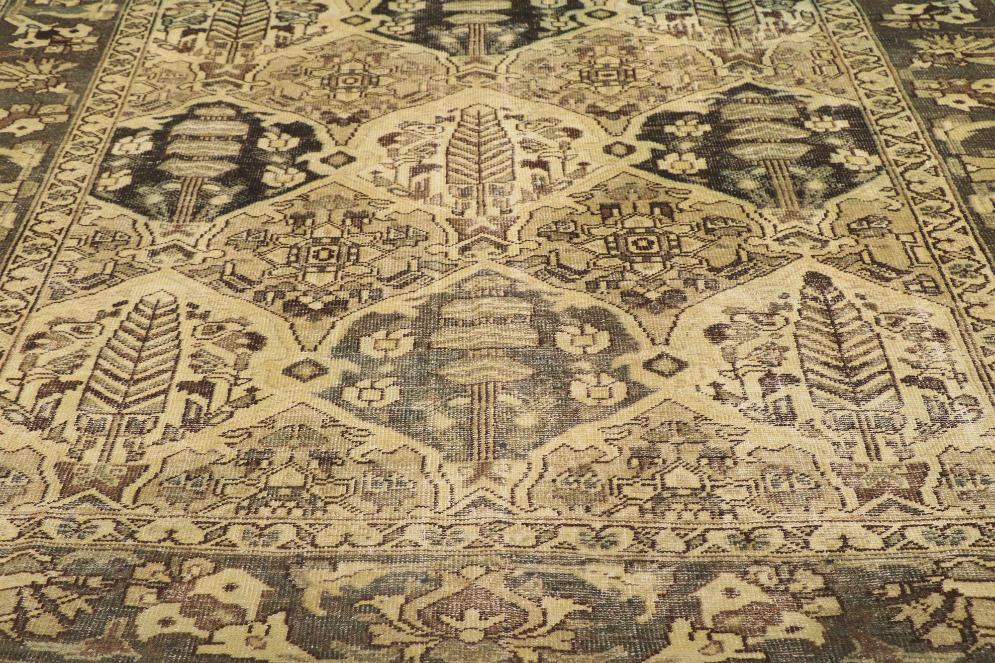 Persischer Bakhtiari-Teppich im Vintage-Stil mit Garten-Design im Used-Look (Handgeknüpft) im Angebot