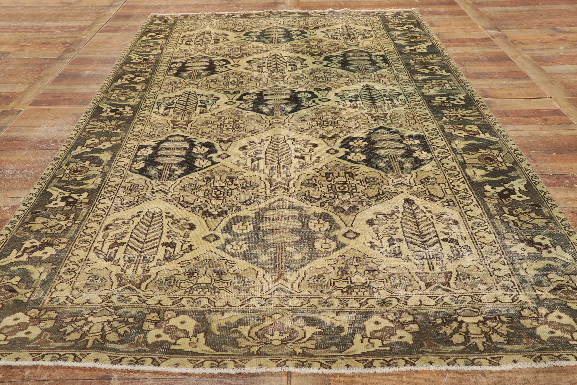 Persischer Bakhtiari-Teppich im Vintage-Stil mit Garten-Design im Used-Look (Wolle) im Angebot