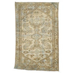 Tapis persan Hamadan vintage vieilli et vieilli de style gustavien