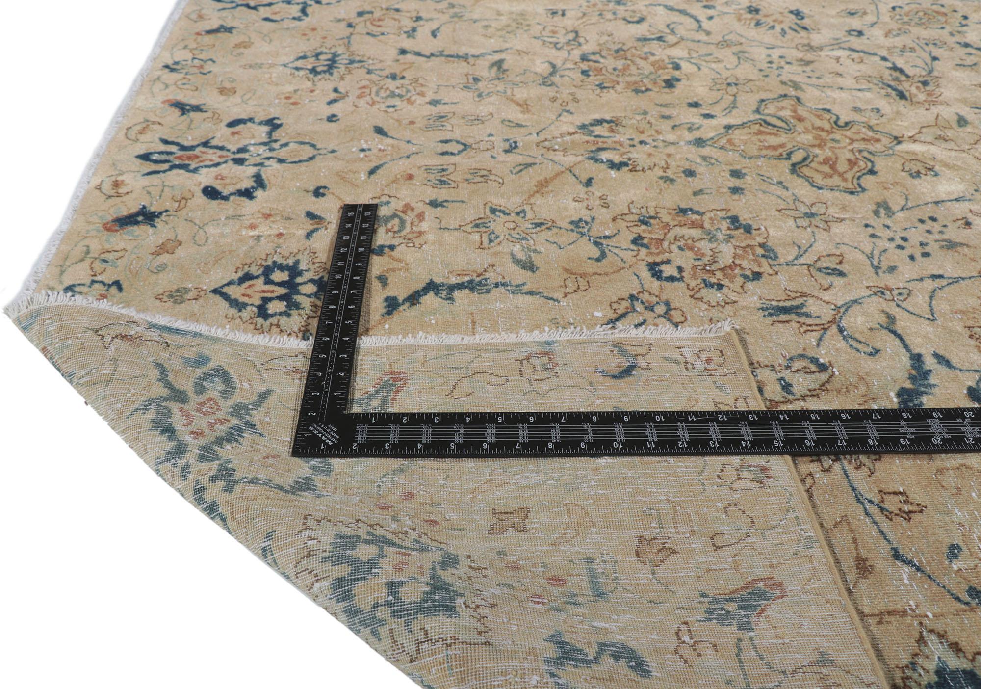 Persischer Isfahan-Teppich im Used-Look im Vintage-Stil im Zustand „Starke Gebrauchsspuren“ im Angebot in Dallas, TX