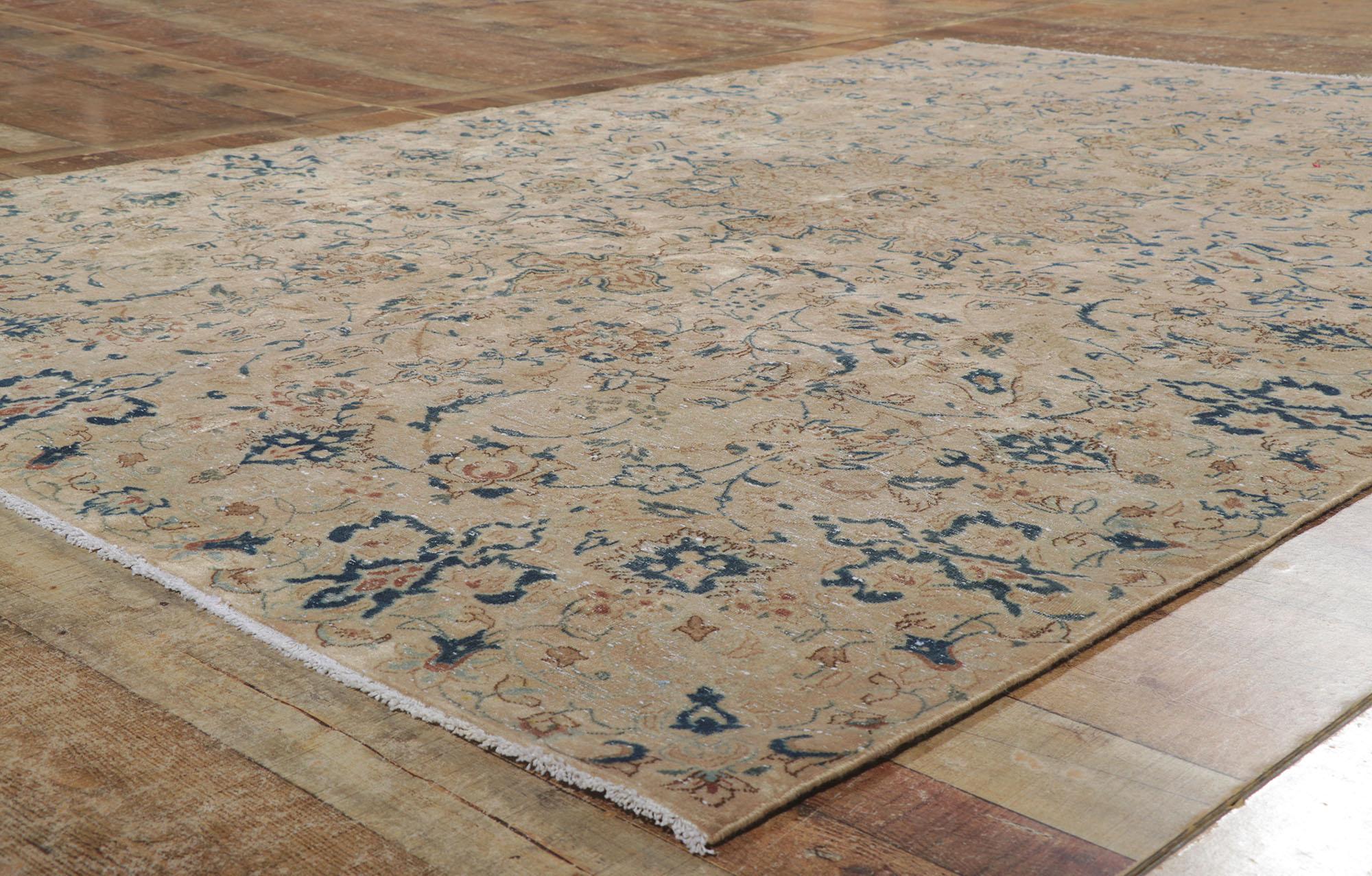 Persischer Isfahan-Teppich im Used-Look im Vintage-Stil (20. Jahrhundert) im Angebot