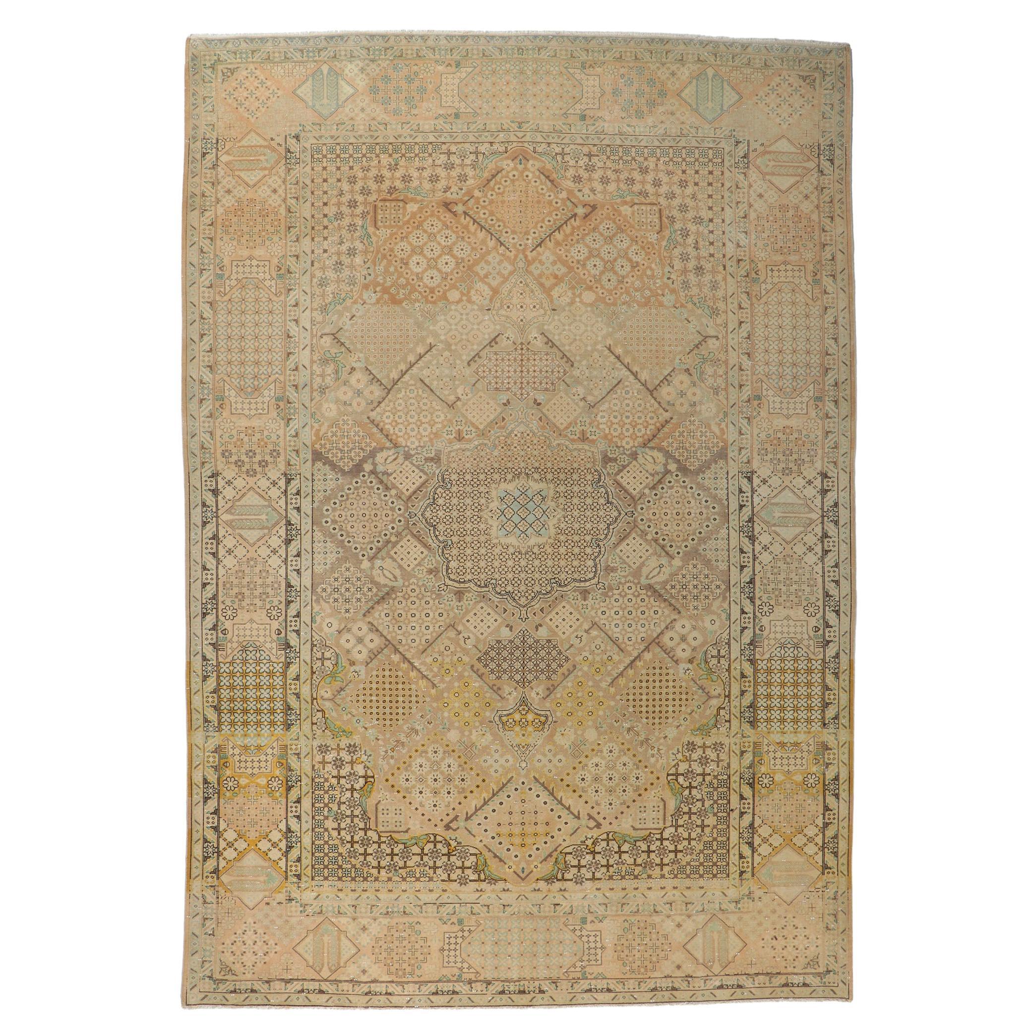 Persischer Joshegan-Teppich im Vintage-Stil mit Millefleur-Design und verblassten, weichen Farben