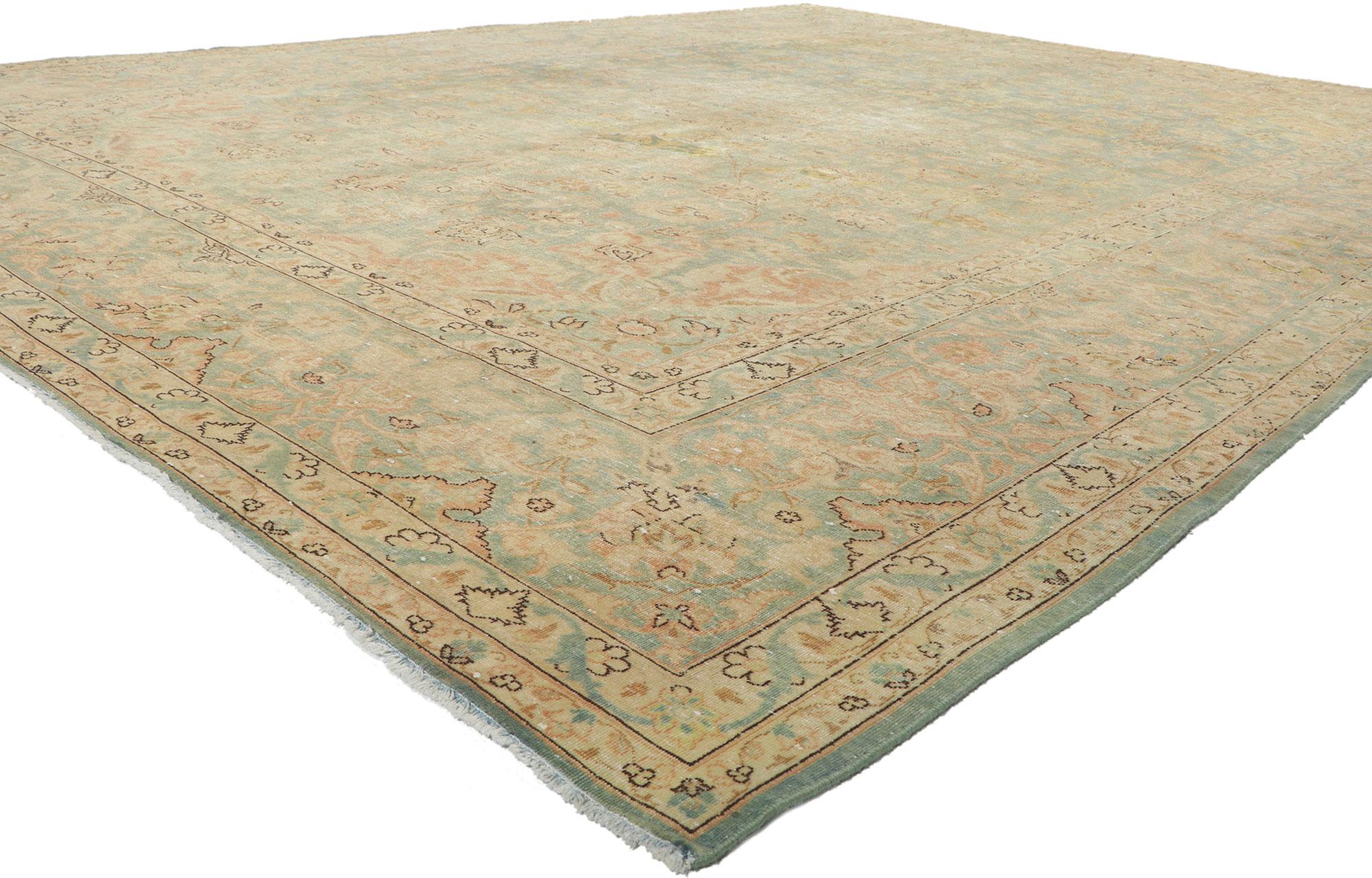 61006 Vintage Persian Kashan Rug, 10.05 x 13.08.
With its timeless style, incredible detail and texutre, this hand knotted wool vintage Persian Kashan rug is a captivating vision of woven beauty. The elaborate design and tranquil color palette