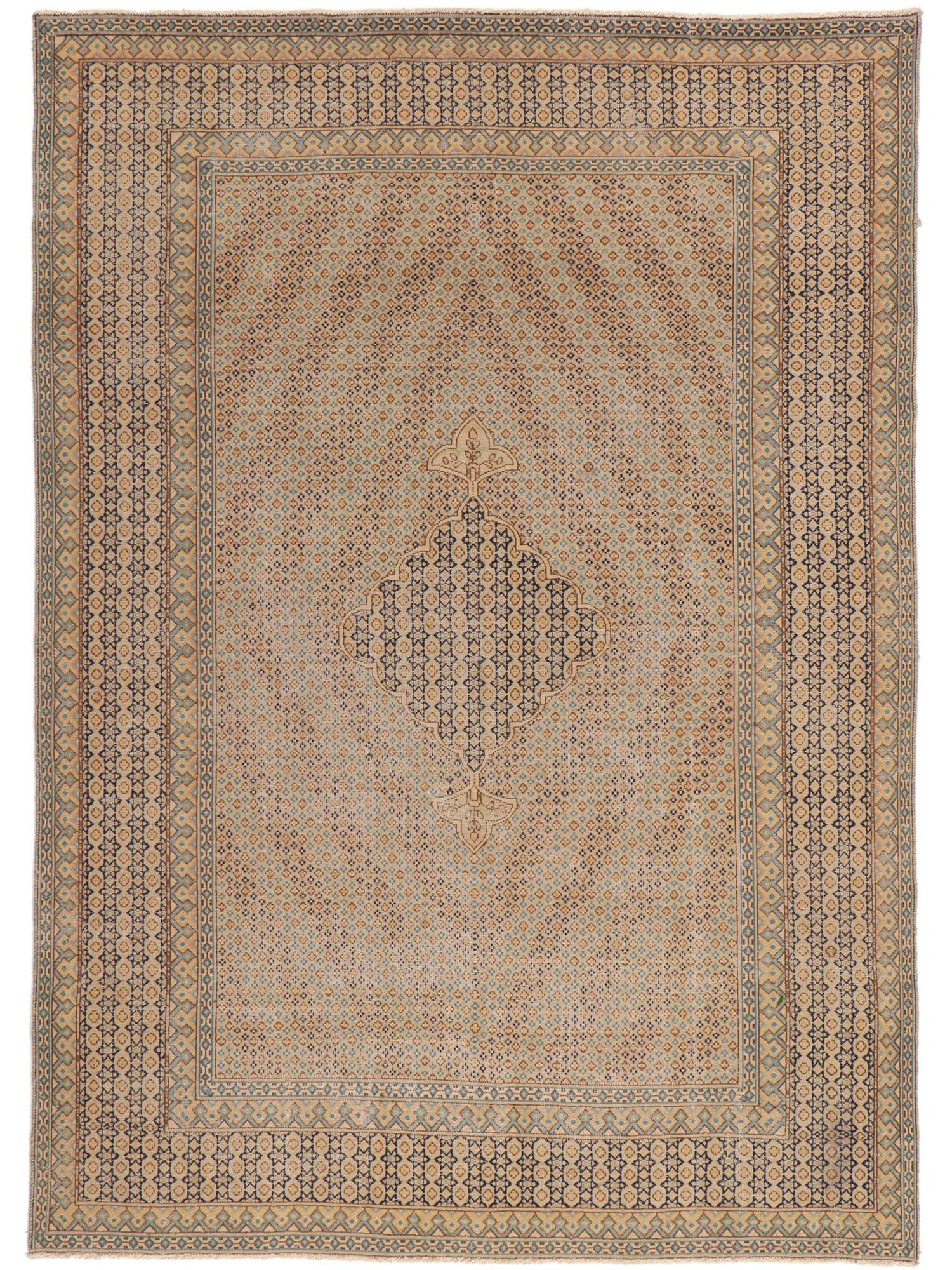 Vintage Persian Kerman Rug, Relaxed Refinement Meets Soothing Sophistication For Sale 5