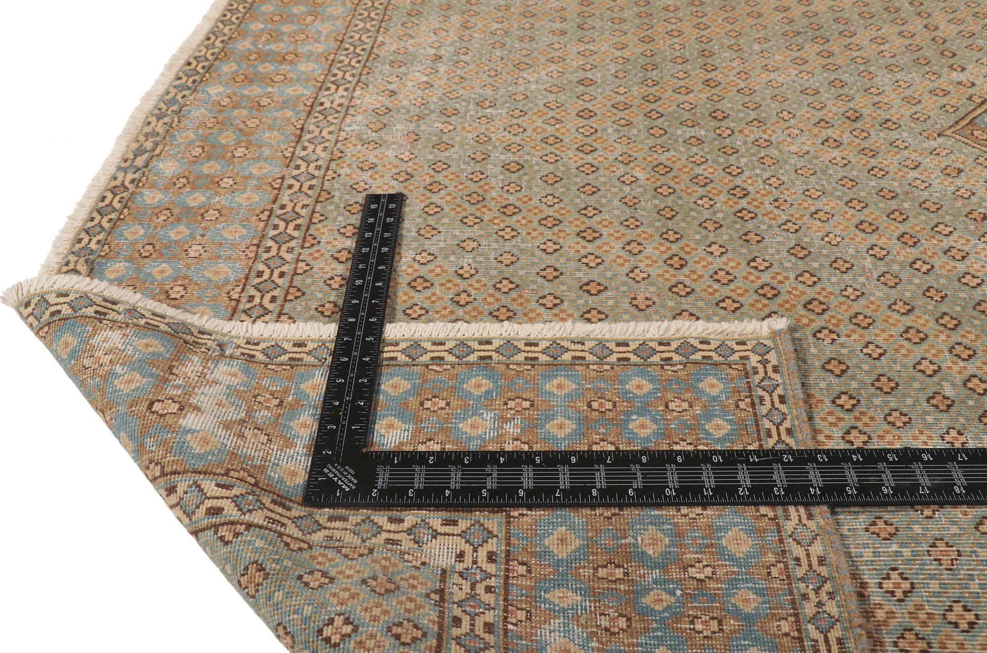 Vintage-Worn Persian Kerman Rug, Laid-Back Luxury Meets Relaxed Coastal Style In Distressed Condition For Sale In Dallas, TX