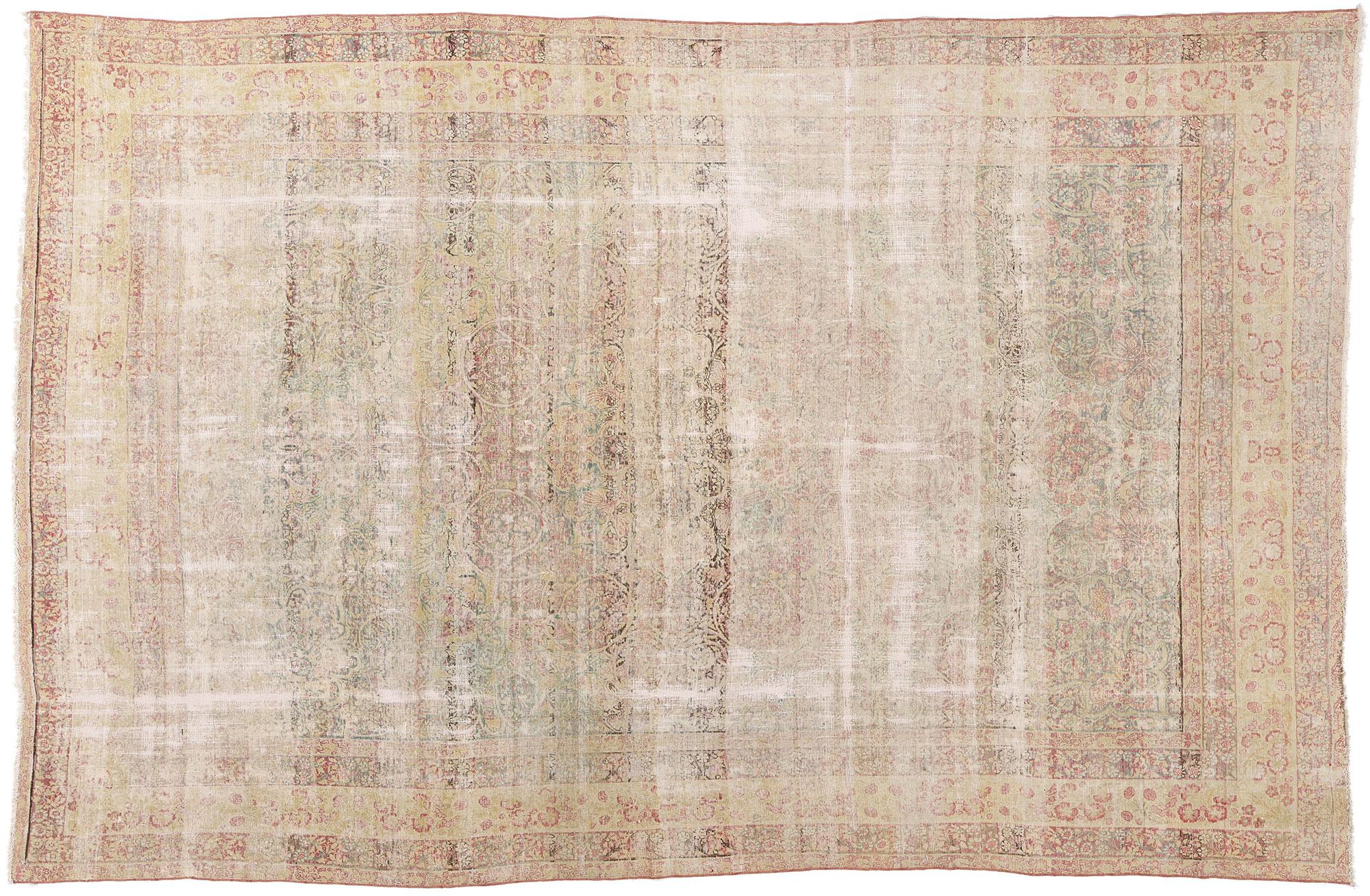 1930's Distressed Persian Kerman Carpet mit Modern Renaissance Style im Angebot 3
