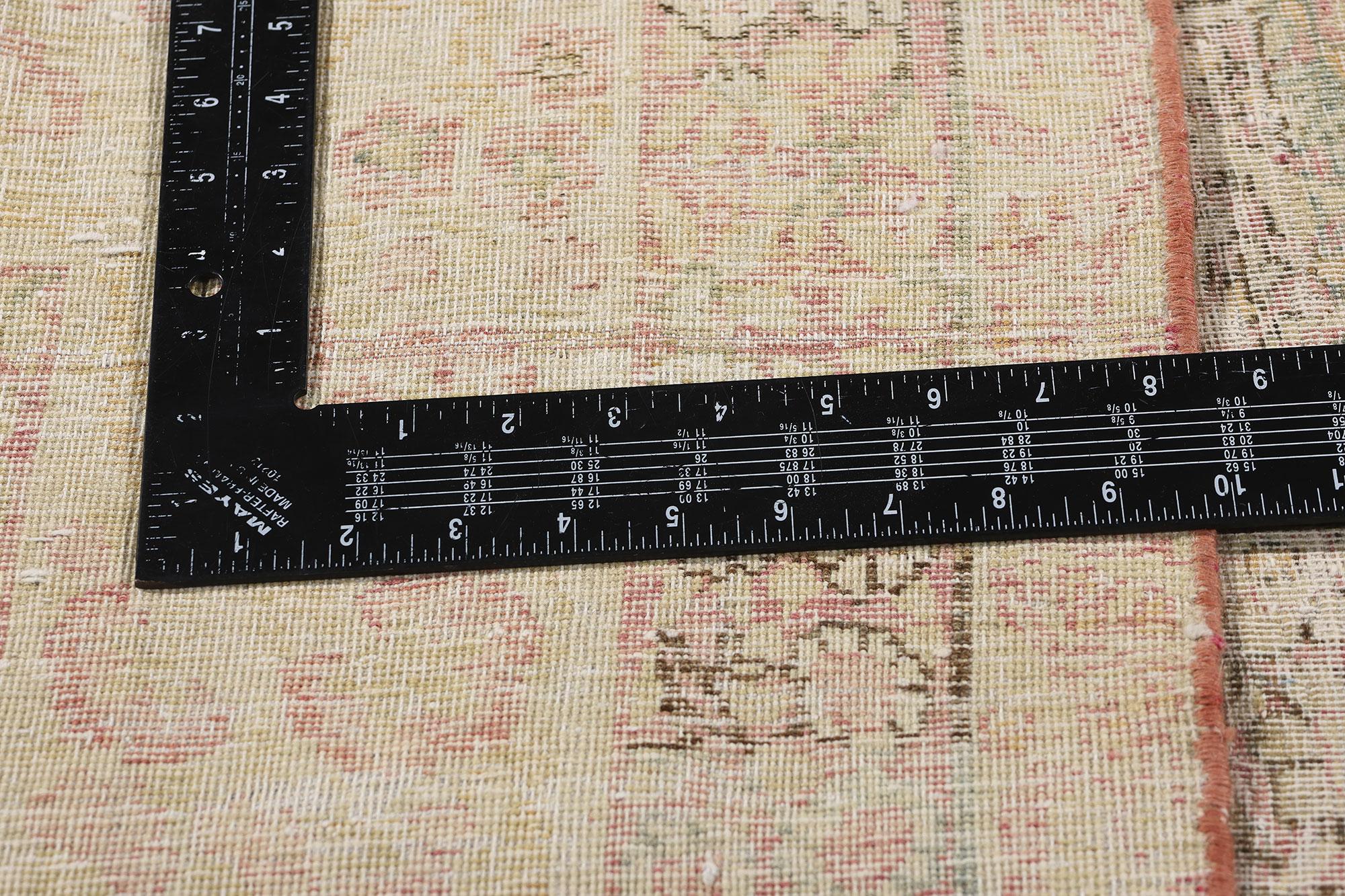 1930's Distressed Persian Kerman Carpet mit Modern Renaissance Style (20. Jahrhundert) im Angebot