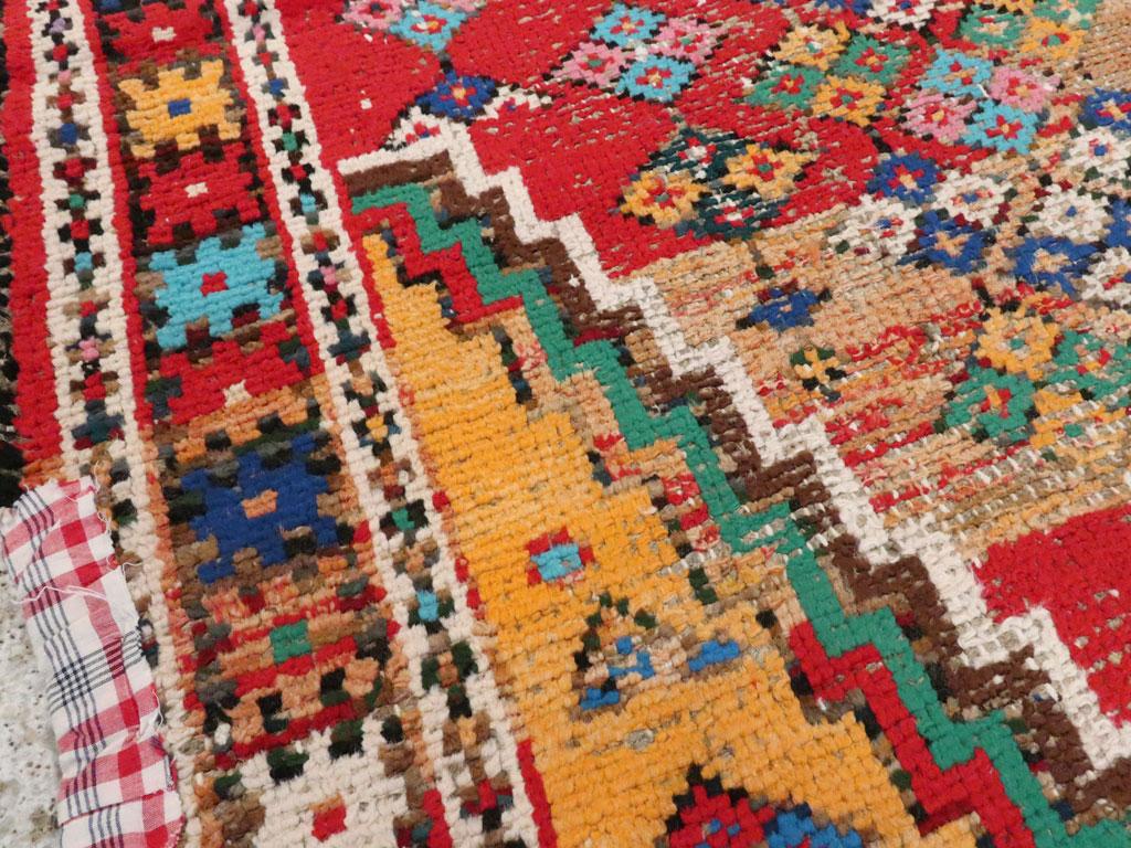 Persischer Malayer-Teppich im Used-Look im Vintage-Stil im Zustand „Starke Gebrauchsspuren“ im Angebot in New York, NY