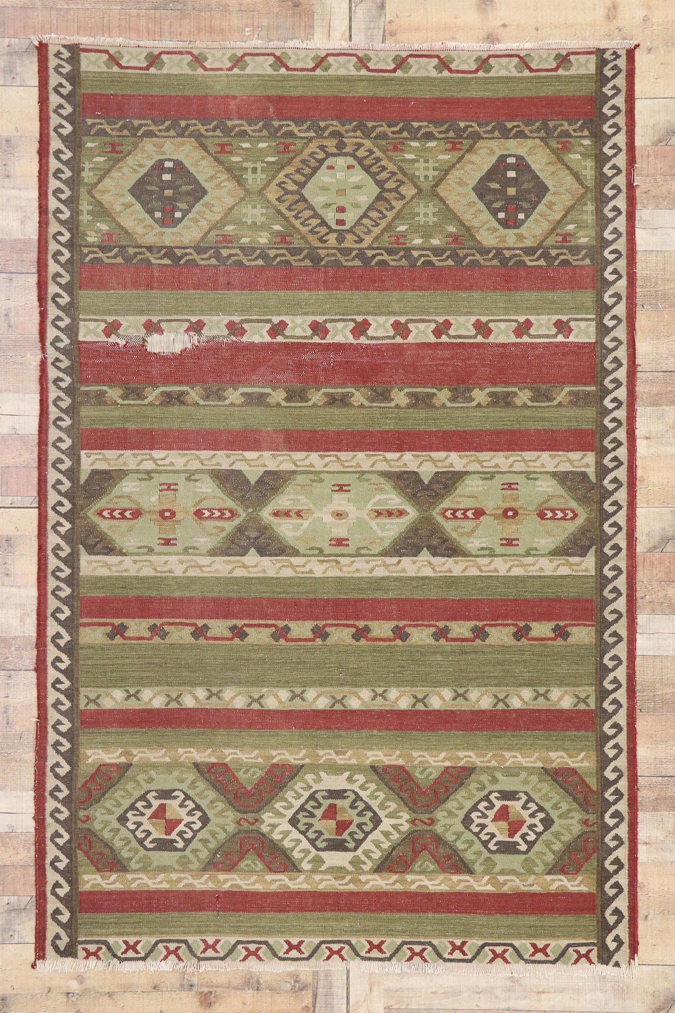 Laine Tapis Kilim persan Shiraz vieilli avec style tribal en vente