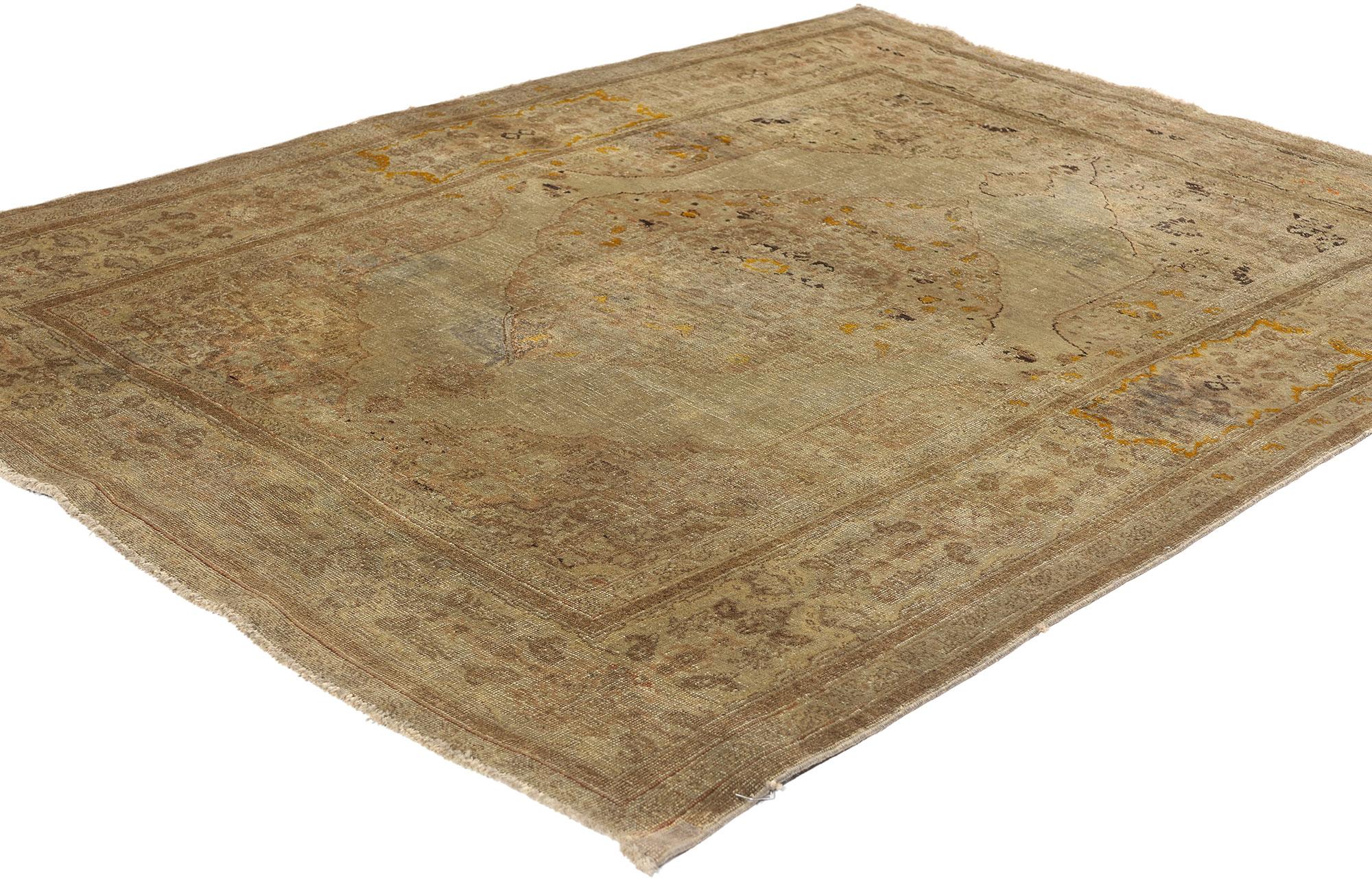 78785 Tappeto Tabriz persiano vintage invecchiato, 03'11 x 04'09. I tappeti persiani Tabriz con lavaggio antico sono tappeti vintage sottoposti a un processo di lavaggio specializzato che conferisce loro un aspetto invecchiato o afflitto, che